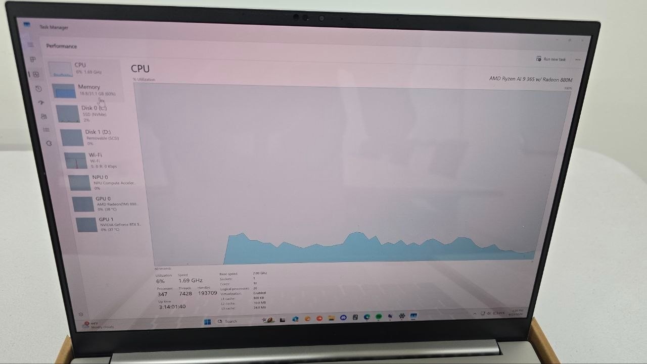Razer Blade 14 120Hz OLED Ryzen AI 9 365 32GB 1TB SSD RTX 5070