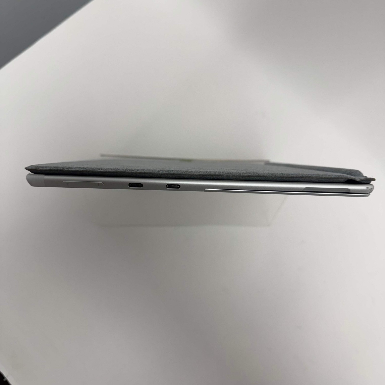 Broken Microsoft Surface Pro X 2010 13″ SQ1 3.0GHz 8GB RAM 128GB SSD LCD Spot