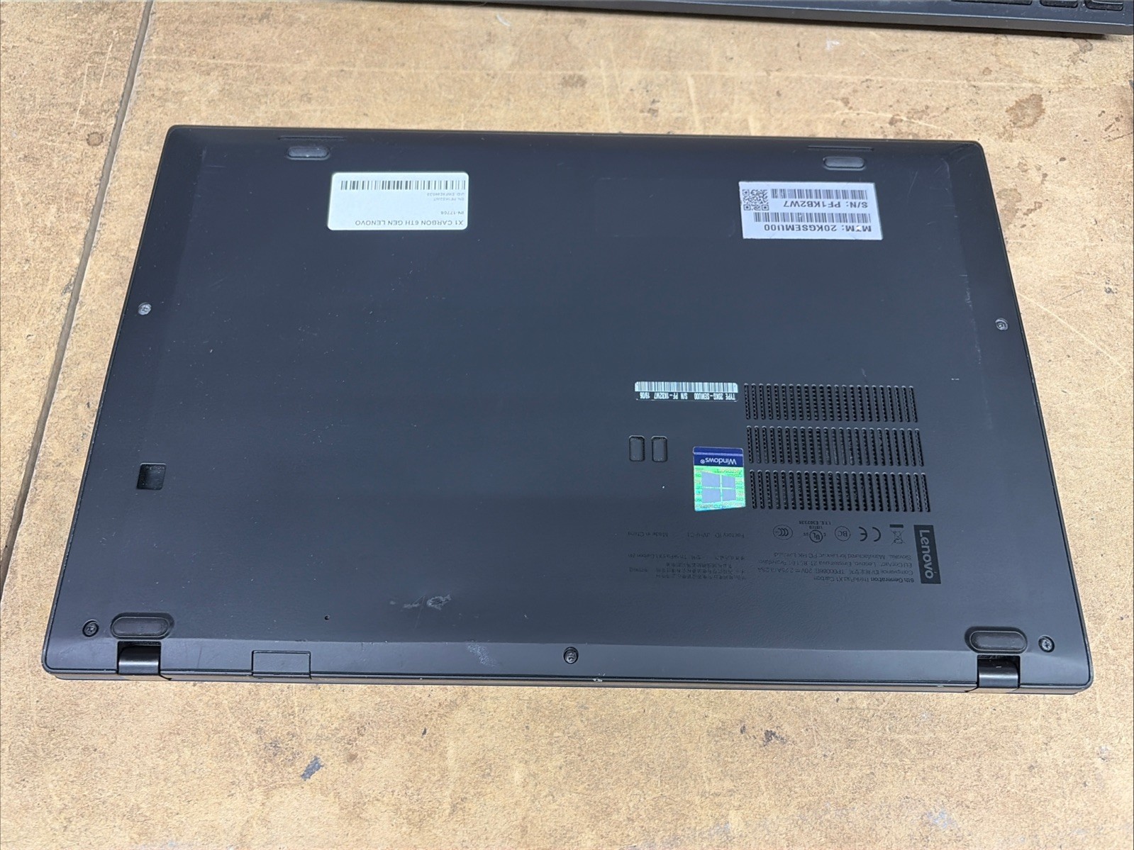 Lenovo X1 Carbon 6th Gen 14″ FHD i5-8350U 8GB RAM No OS/SSD