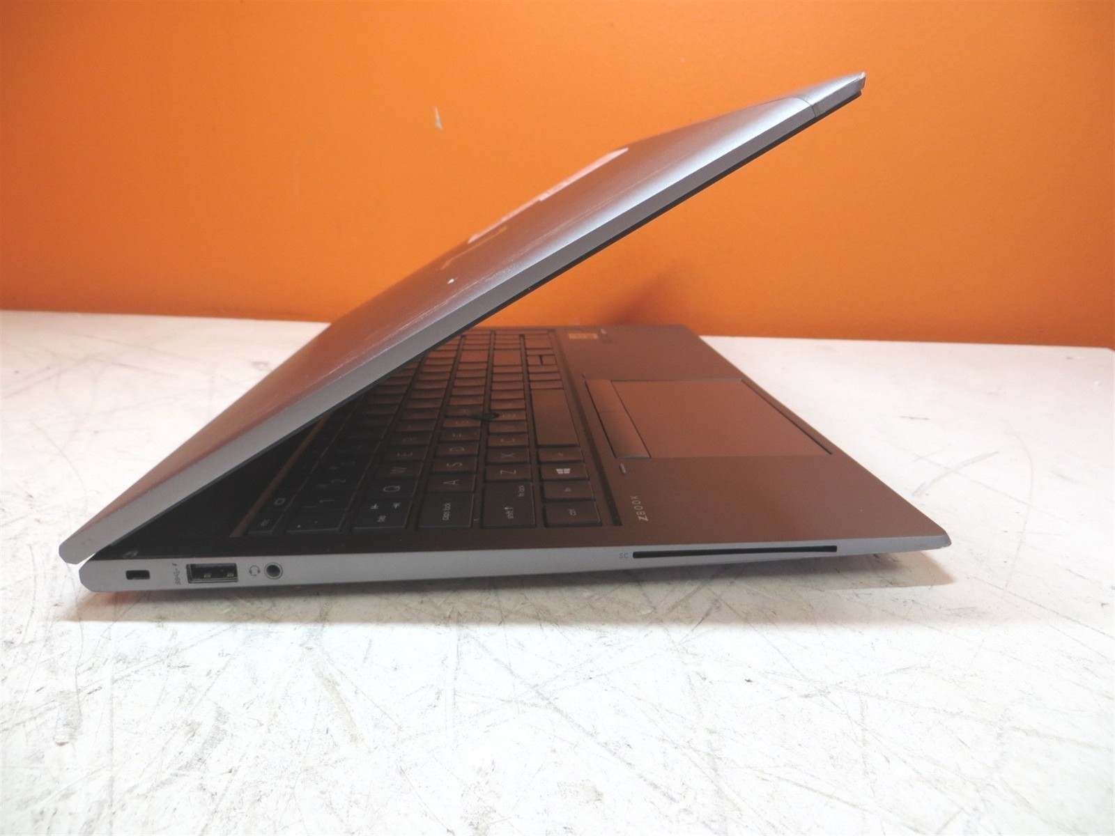 Scratched LCD HP ZBook Firefly 15 G7 Intel i7-10510U 1.8GHz 16GB 512GB SSD