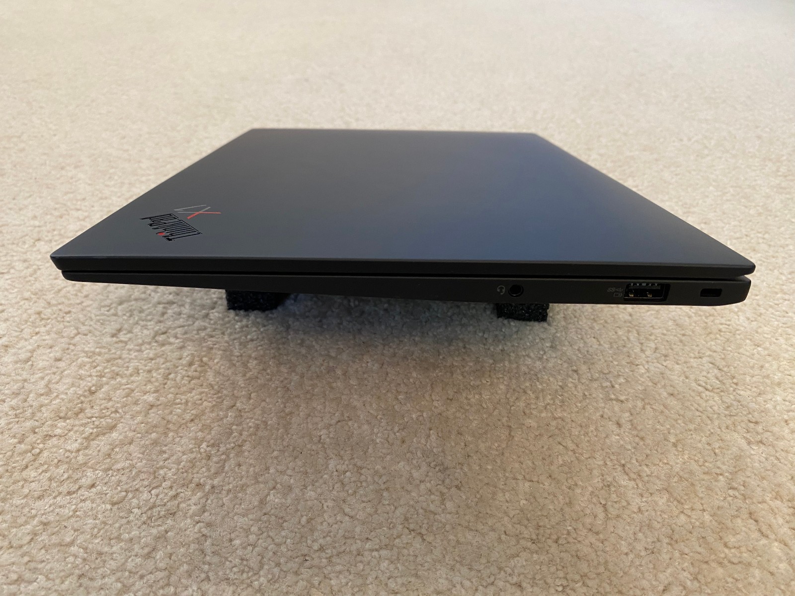 LENOVO THINKPAD X1 CARBON GEN10 14″ 256GBSSD 12thGEN INTELCORE i5-1240P WIN11PRO