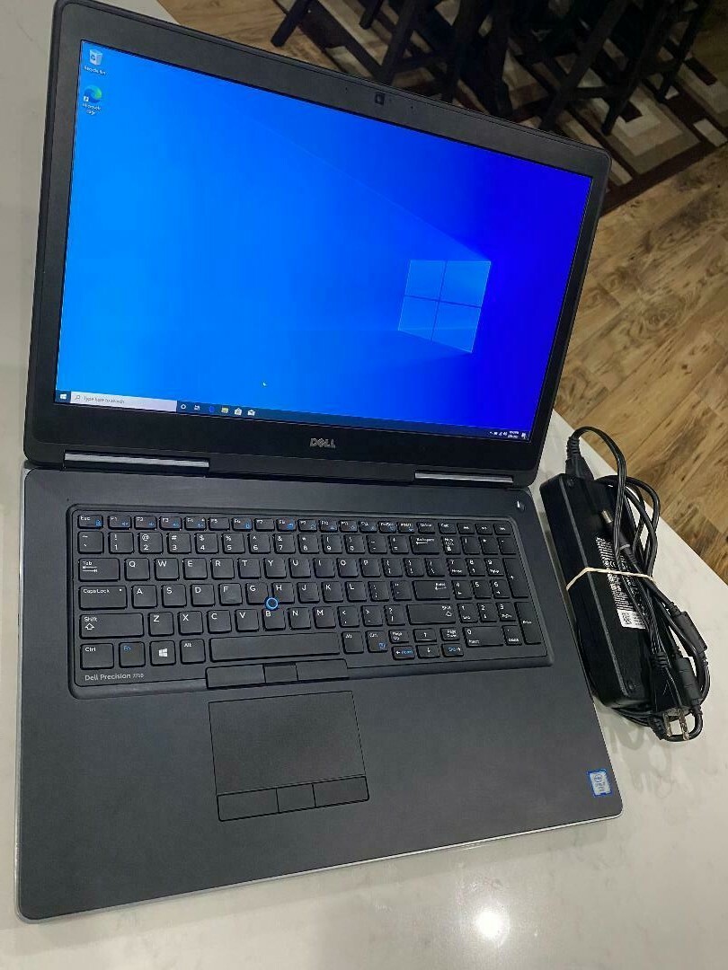 DELL Precision 7710 i7-6820HQ Intel Quad Core 16GBDDR4 2.7GHz 512GBSSD Win Pro