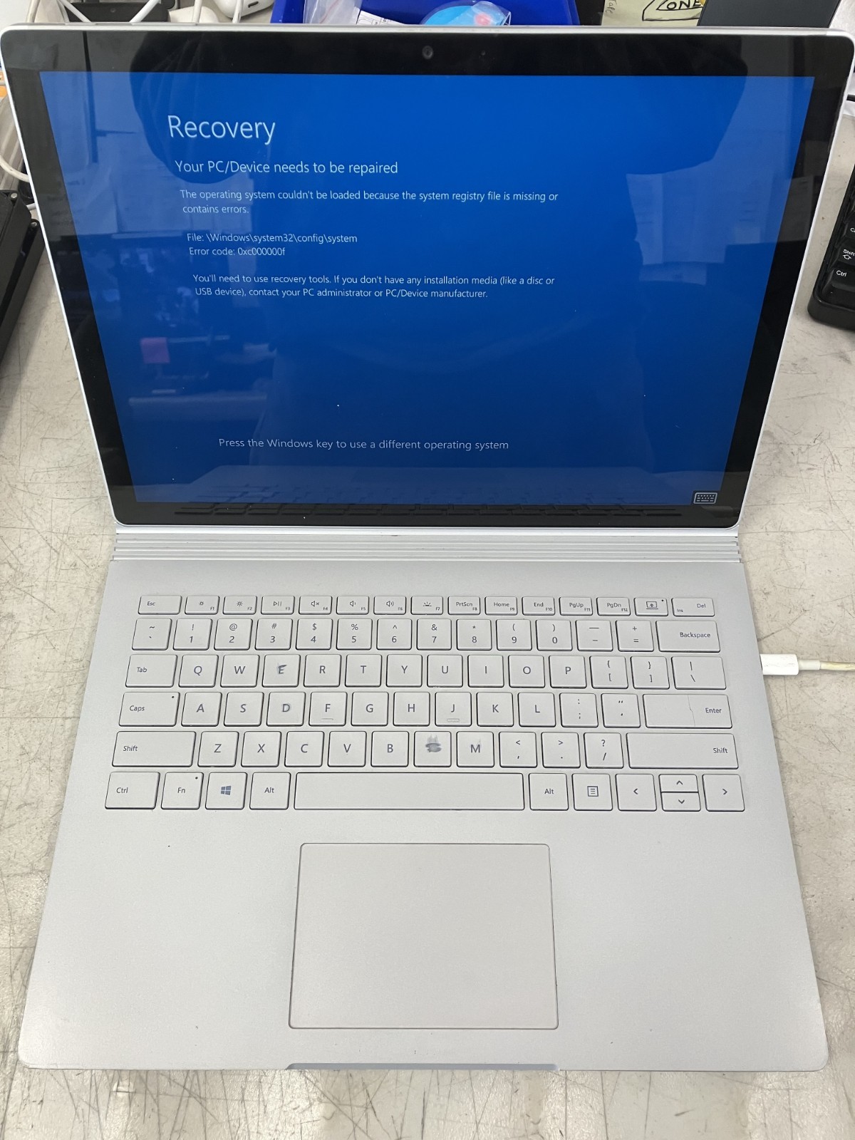Microsoft Surface Book 2 13″ FOR PARTS AS-IS