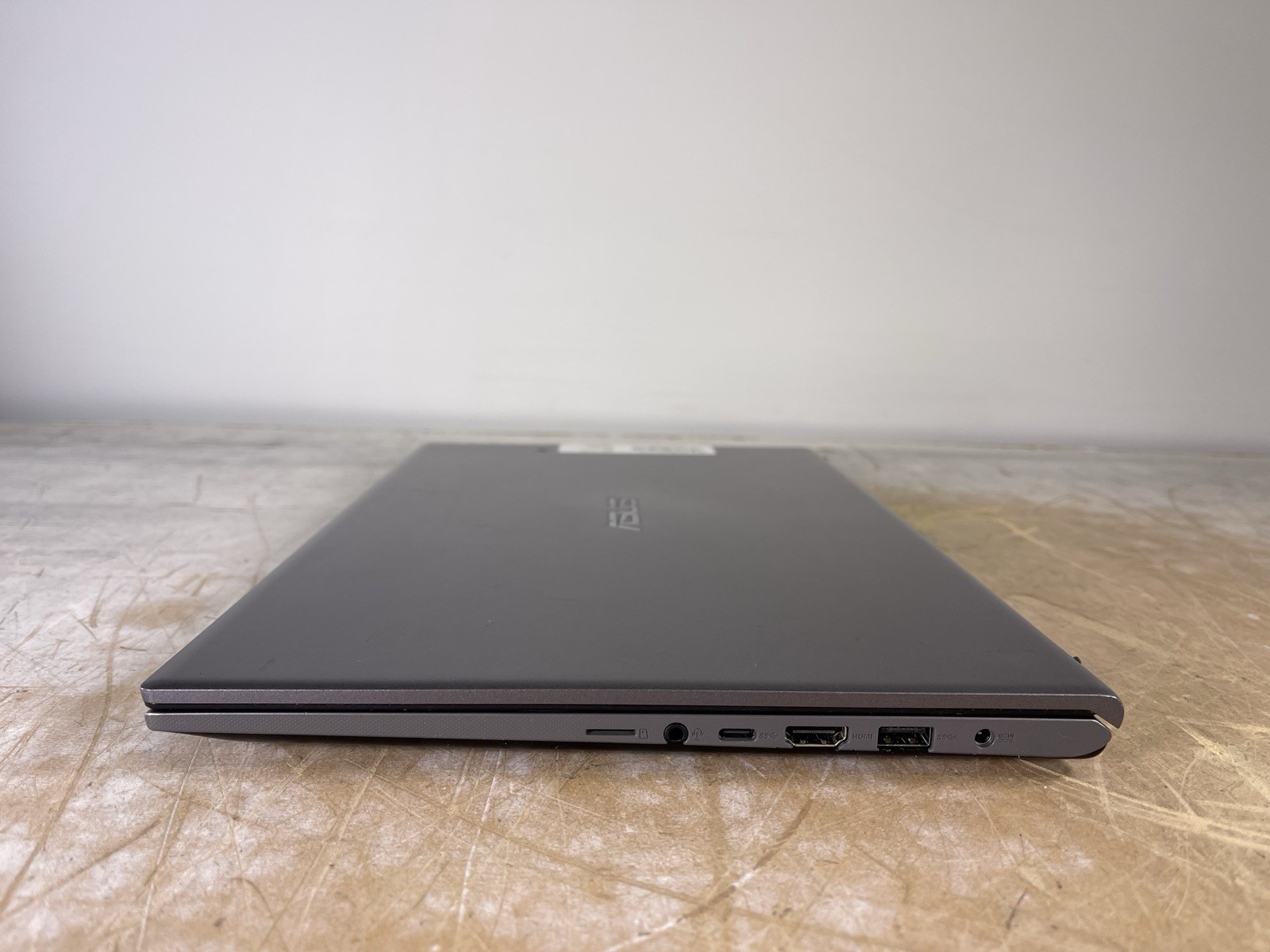 ASUS VIVOBOOK F512D RYZEN 5 3500U @ 2.10GHz, 12GB RAM, NO HDD/OS