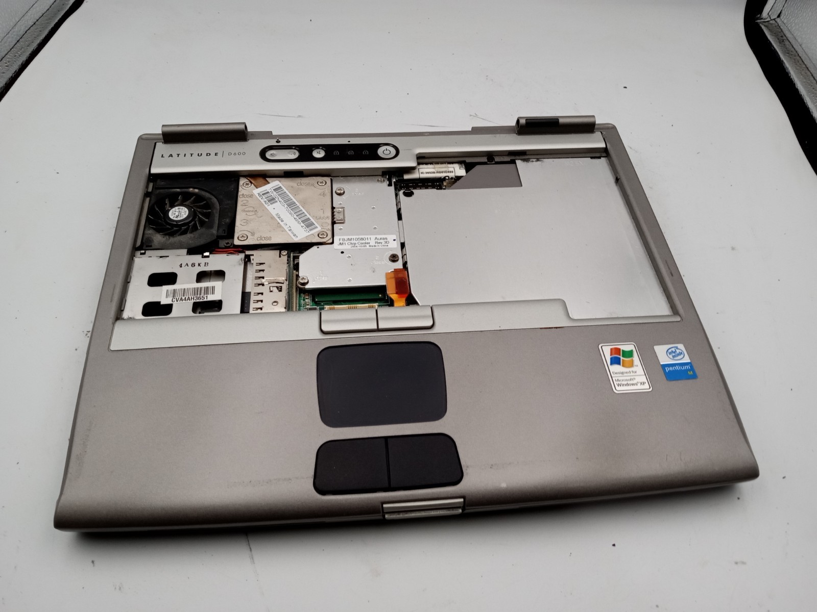 Dell Latitude D600 14″ Laptop Intel Pentium M 1.8GHz – PARTS/REPAIR – READ -RR