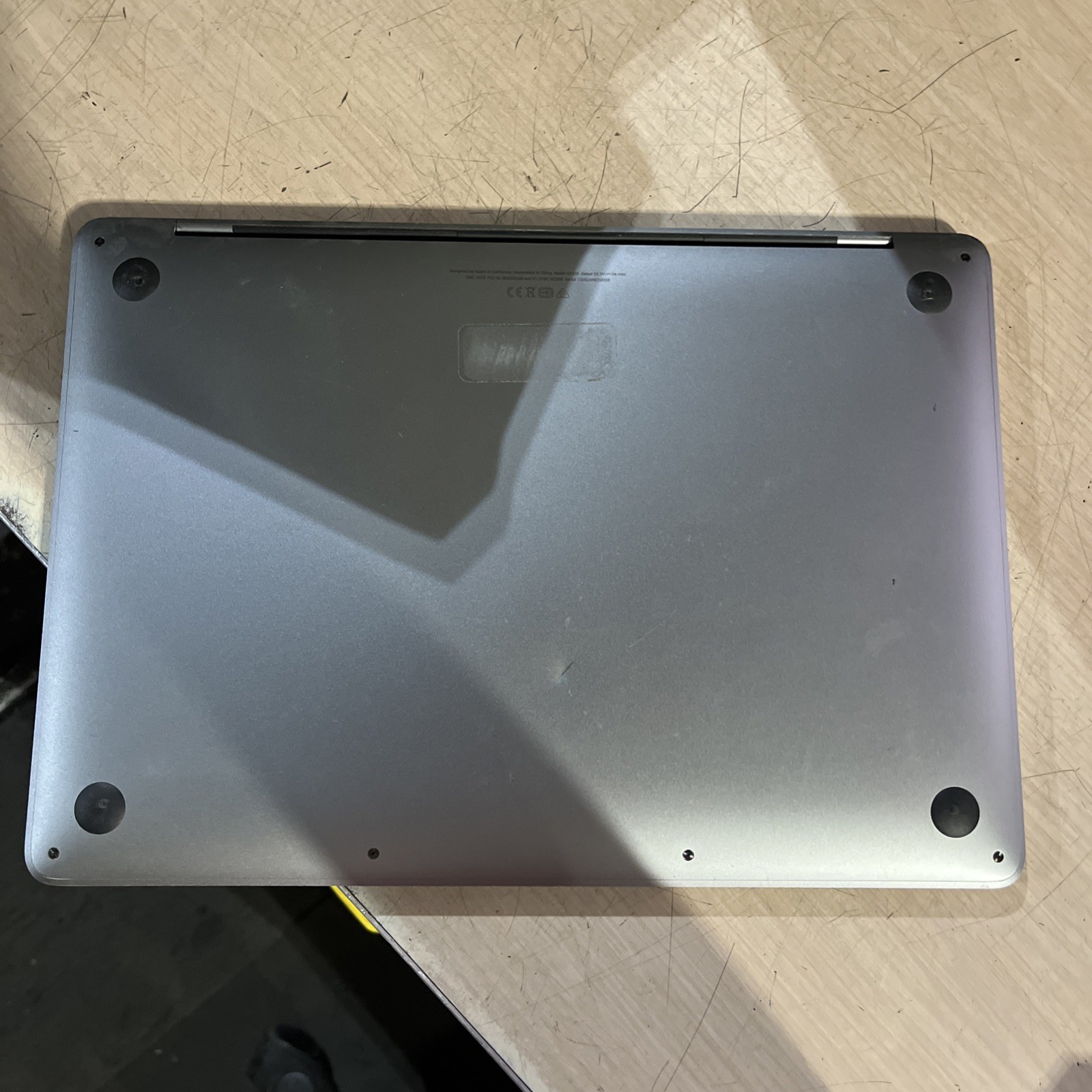 APPLE MACBOOK PRO “M1″ 8 CPU/8 GPU 13” 3.2GHZ 8GB RAM 256SSD