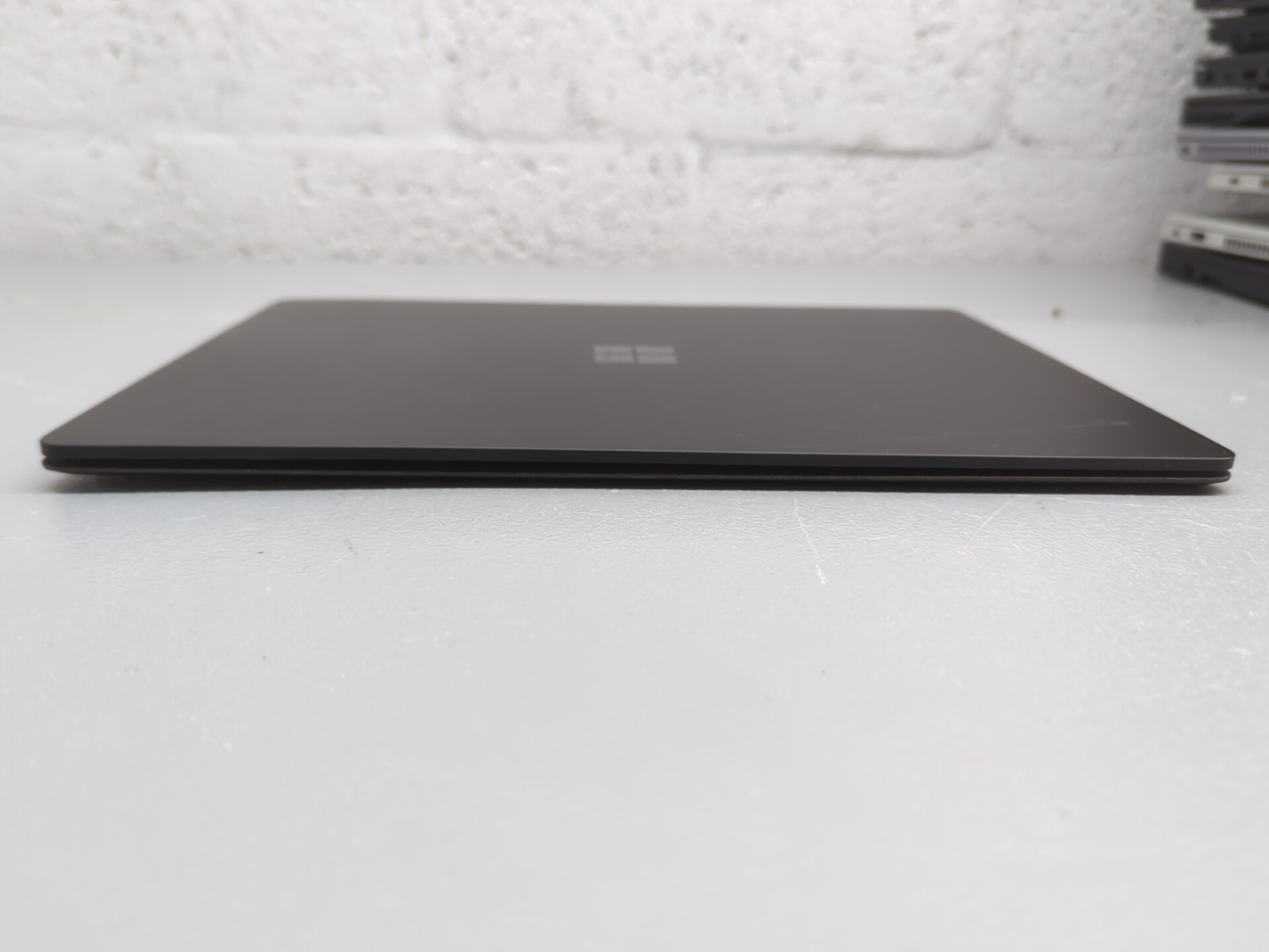 Microsoft Surface Laptop 2 13.5″ i7-8650U 16GB 512GB SSD Win11 Pro – Read
