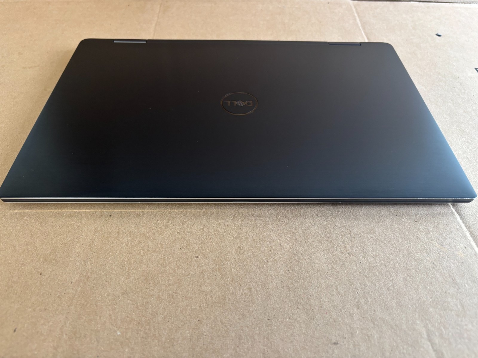 DELL XPS 15 9575 i7-8705G 3.1GHZ DDR4 16GB NVME 256GB RX VEGA TOUCH SCREEN