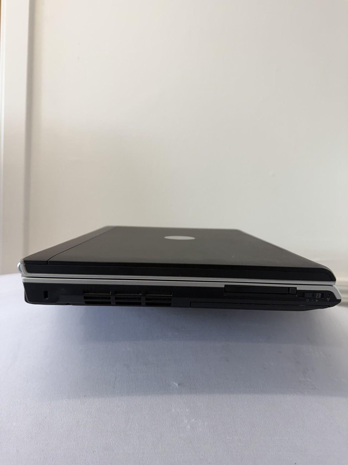 Dell Inspiron 1720 Laptop – Good Screen – Intel Duo 06FD – Read Des