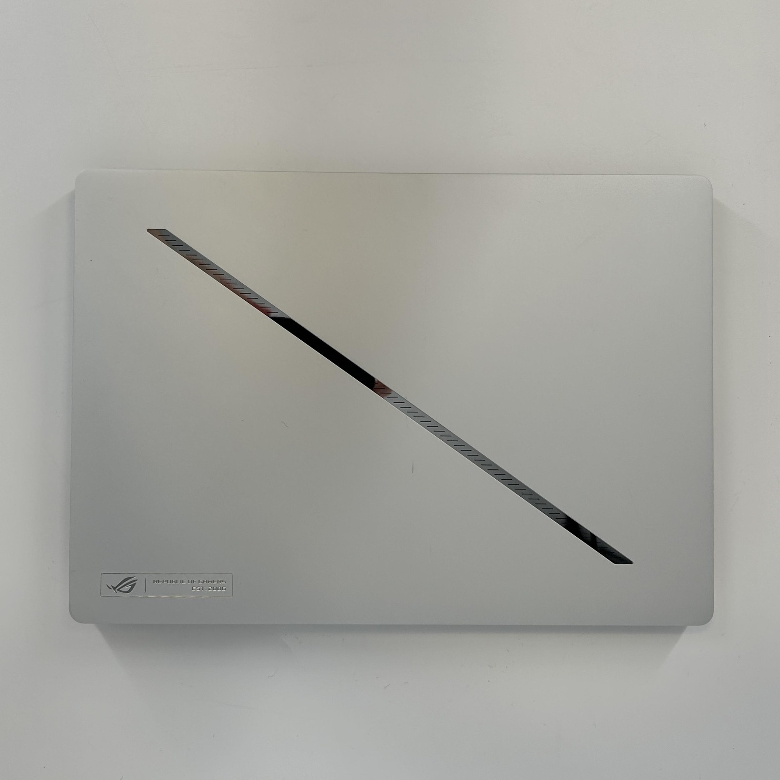 Asus ROG Zephyrus G14 GA403 120Hz QHD+ 4.0 GHz Ryzen 9 8945HS 32GB 1TB RTX 4070