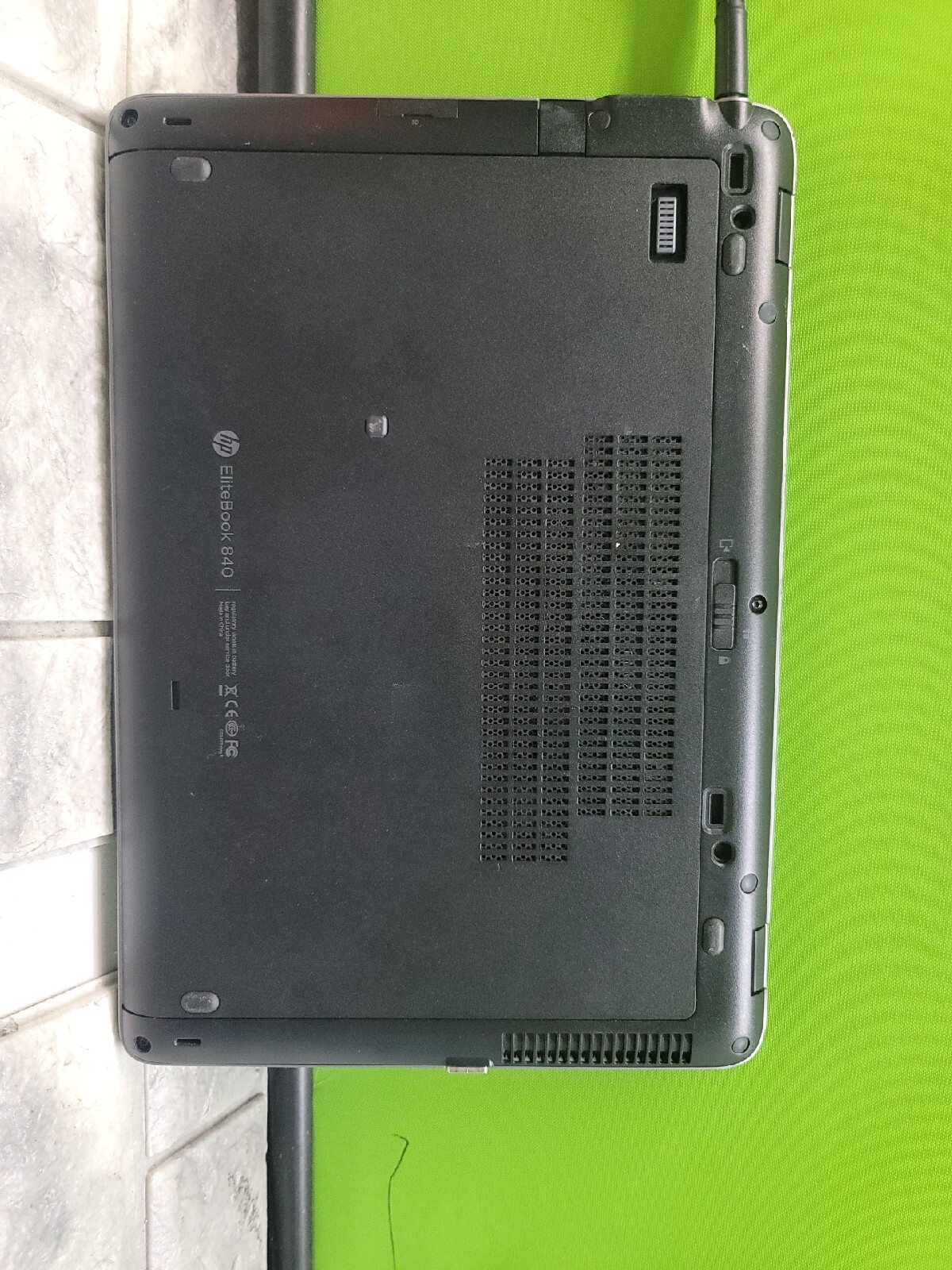 HP EliteBook 840 14″, i5 2.5GH, 500GB , 8 GB, Windows 10 w Charger *V.CLEAN*