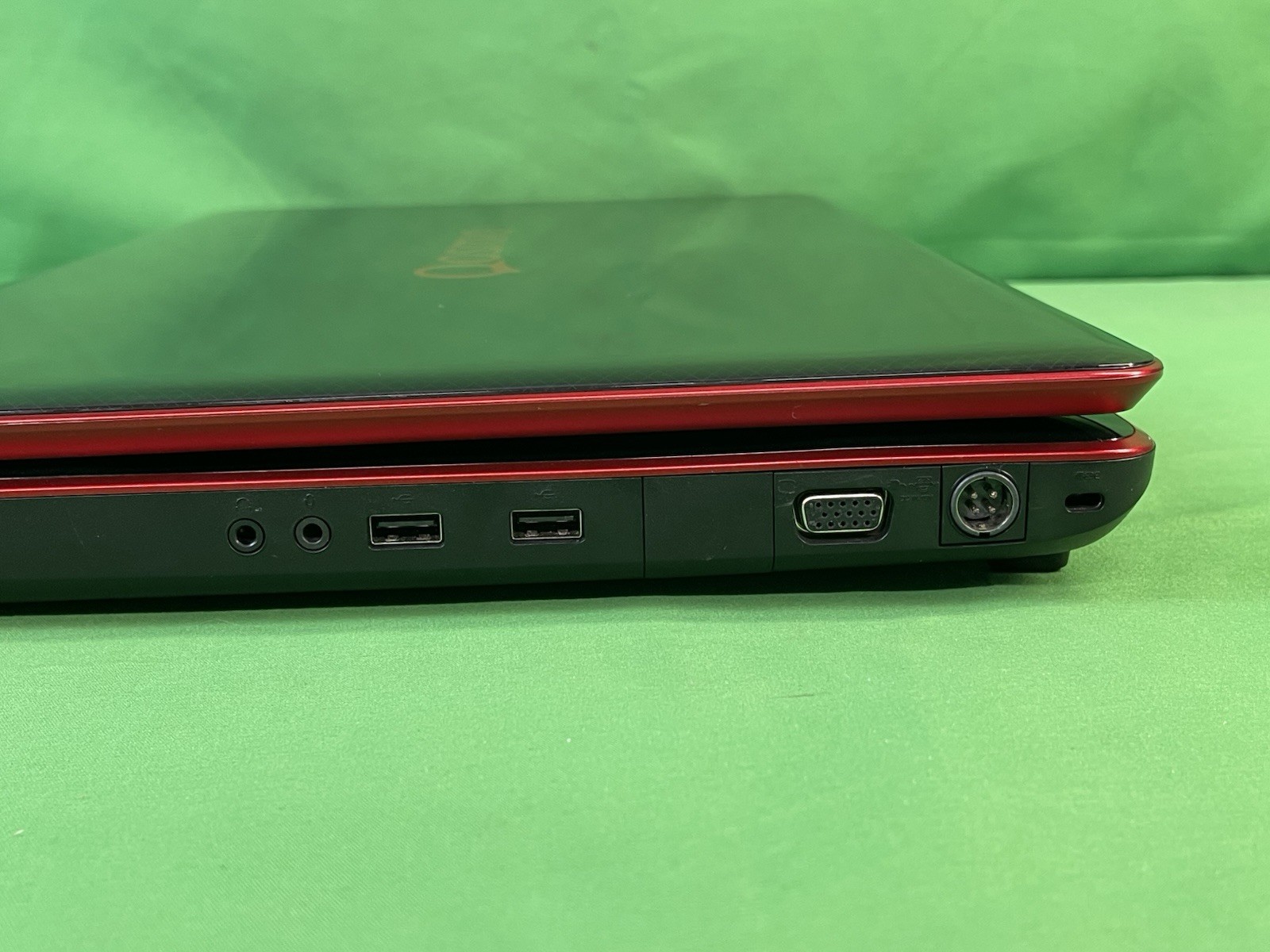 Toshiba Qosmio X505-Q896 Gaming | i7-740QM | 4GB DDR3 | 500GB HDD | Win 10