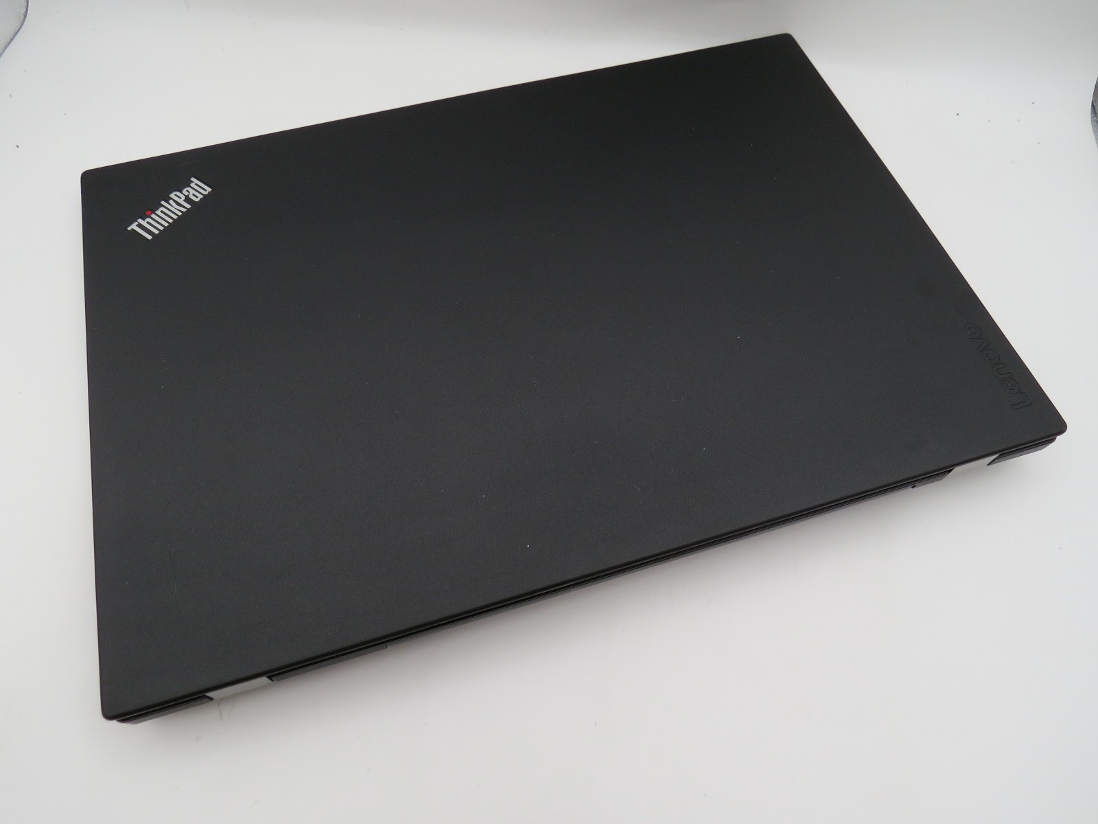 Lenovo ThinkPad T570 i5-7300U @ 2.6Ghz 8GB DDR4 HD 620 15.6″ No OS/AC *REPAIR*