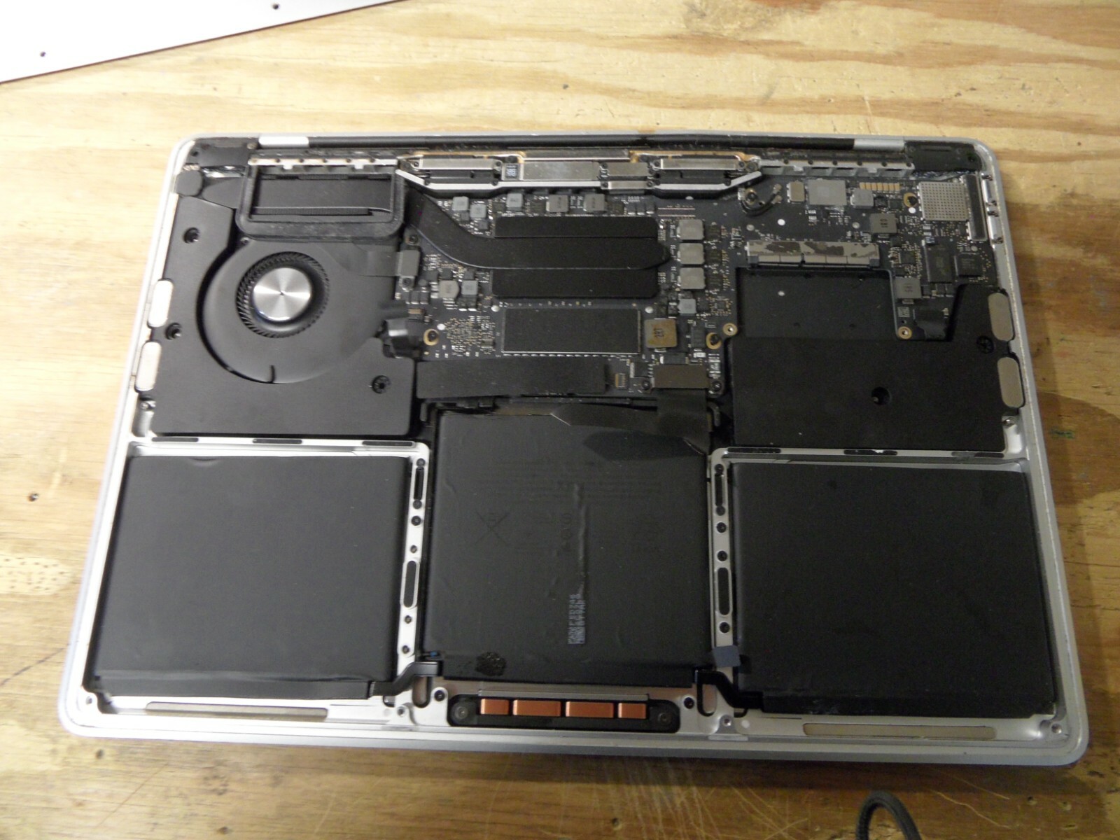 Mid 2017 13″ Retina 4 Parts Extensive Damage See Pics Turned On Lit Screen A1708