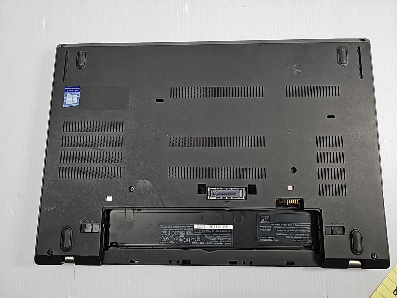Lenovo T470 – Core i5 BROKEN SCREEN BOOTS AS IS