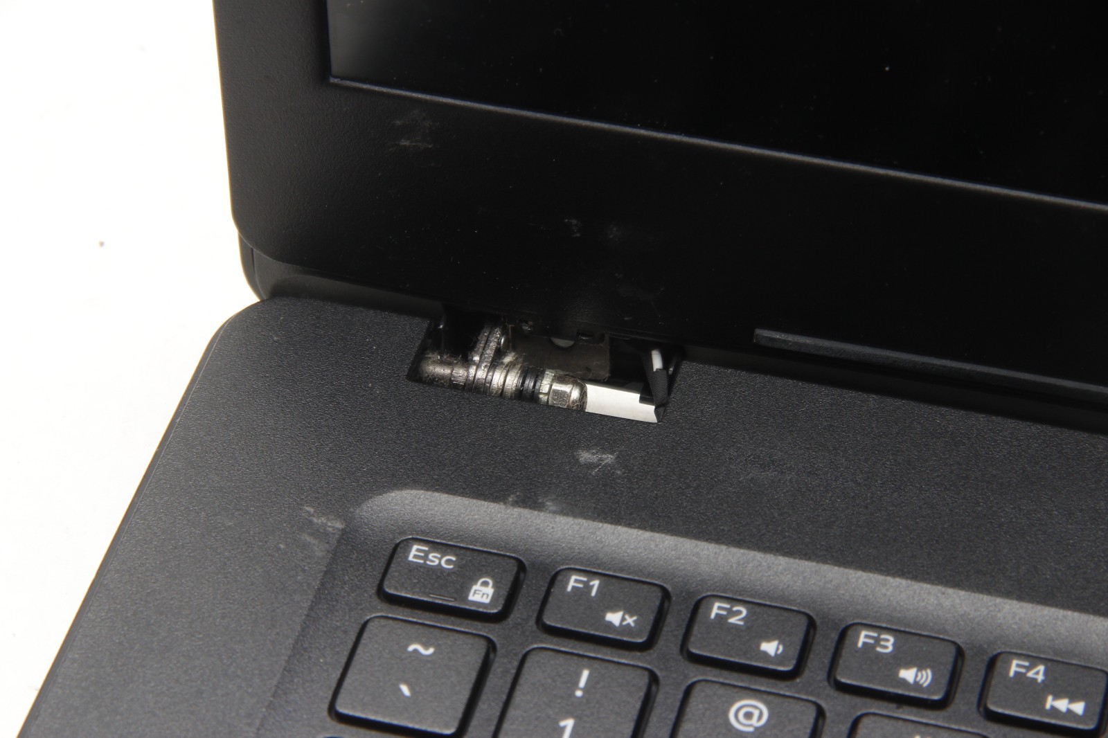 Lot of 2 Dell Latitude 3490 14″ Laptops Intel i5 No RAM NO SSDS AS-IS