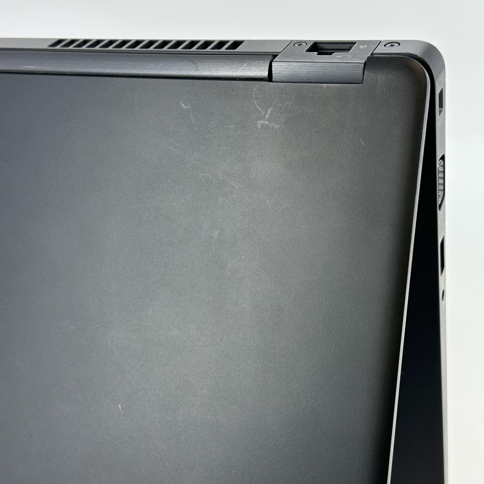Dell Latitude 5480 14 Black HD TOUCH i5-7300U 2.60GHz 8GB 256GB SSD FRAME SPLIT