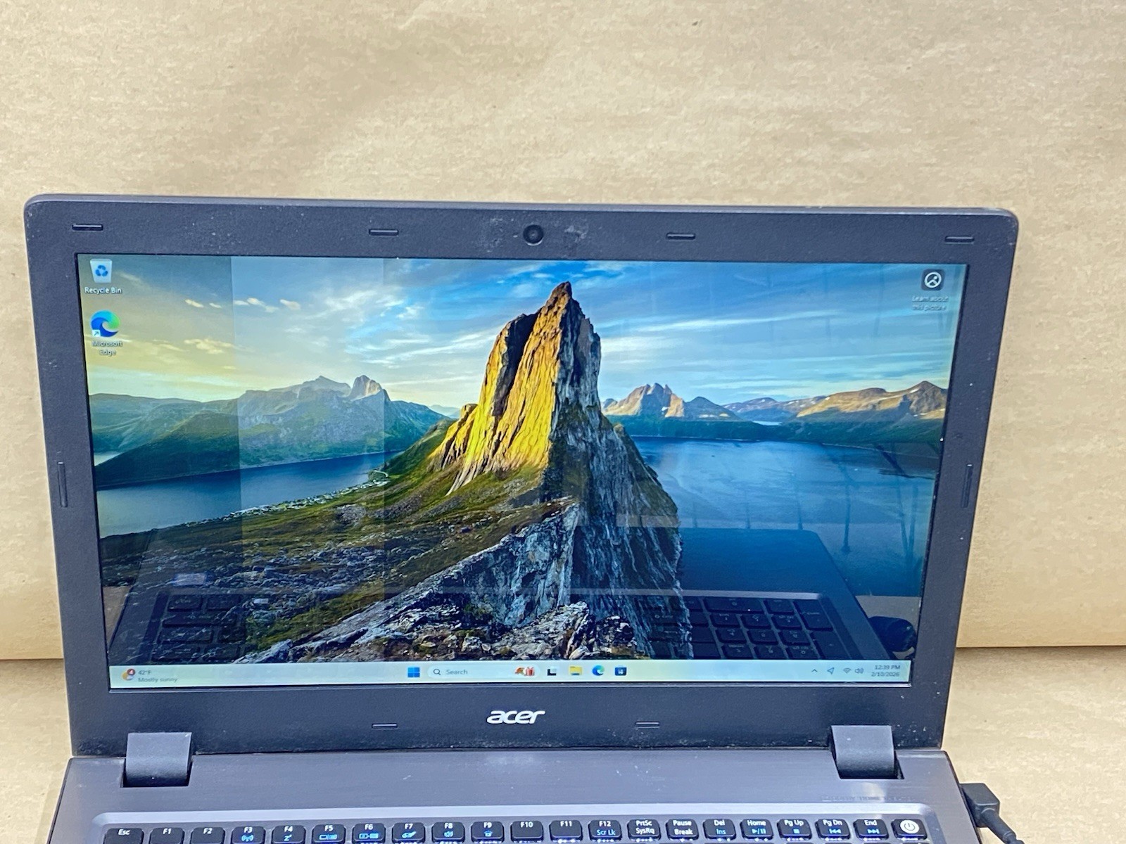 Acer Aspire V3-575T – 15.5″ FHD – i7-6500U – 6 GB – 256GB – Win 11 Pro – READ