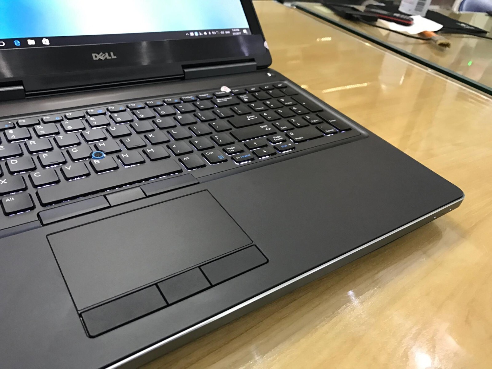 Workstation DELL 7510 Core-i7 QUAD 3TB SSD 64GB 15.6″ FHD NV M2000 4GB Docking