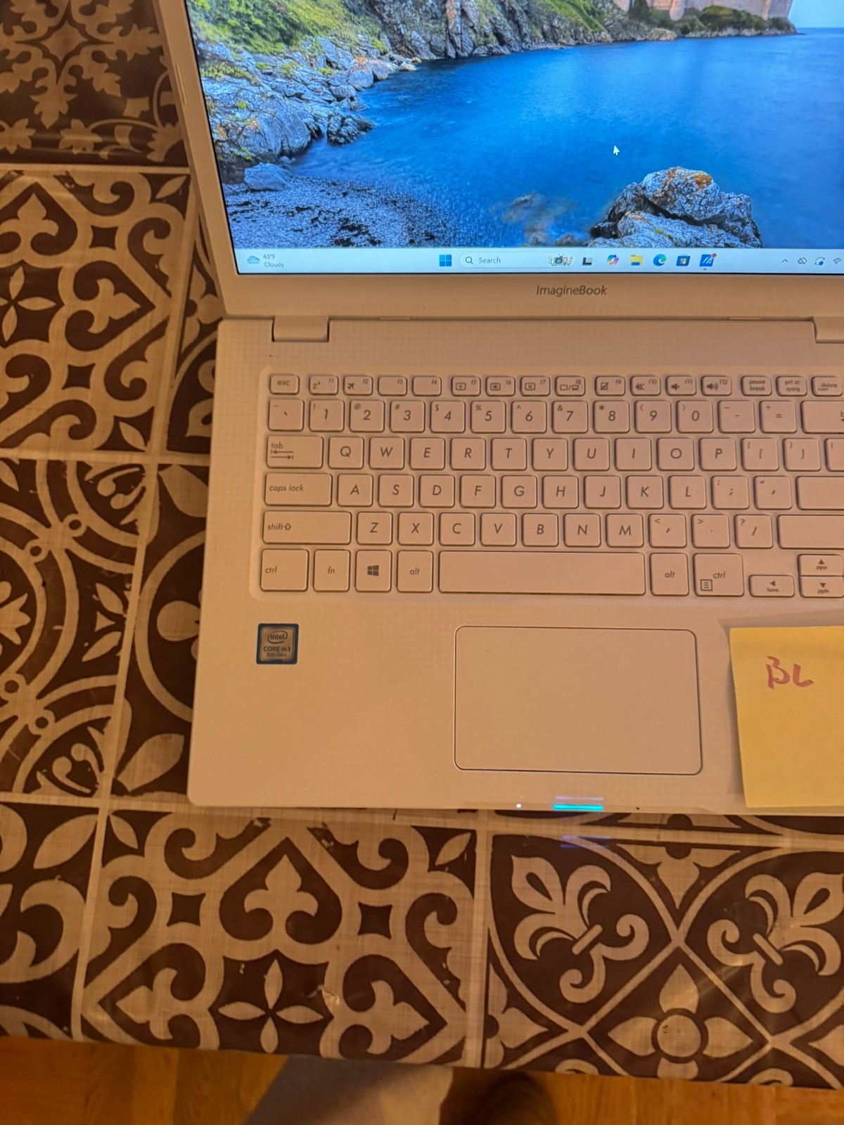 ASUS VivoBook MJ401TA m3-8100Y 4GB 120GB SSD Win10 w/ Charger