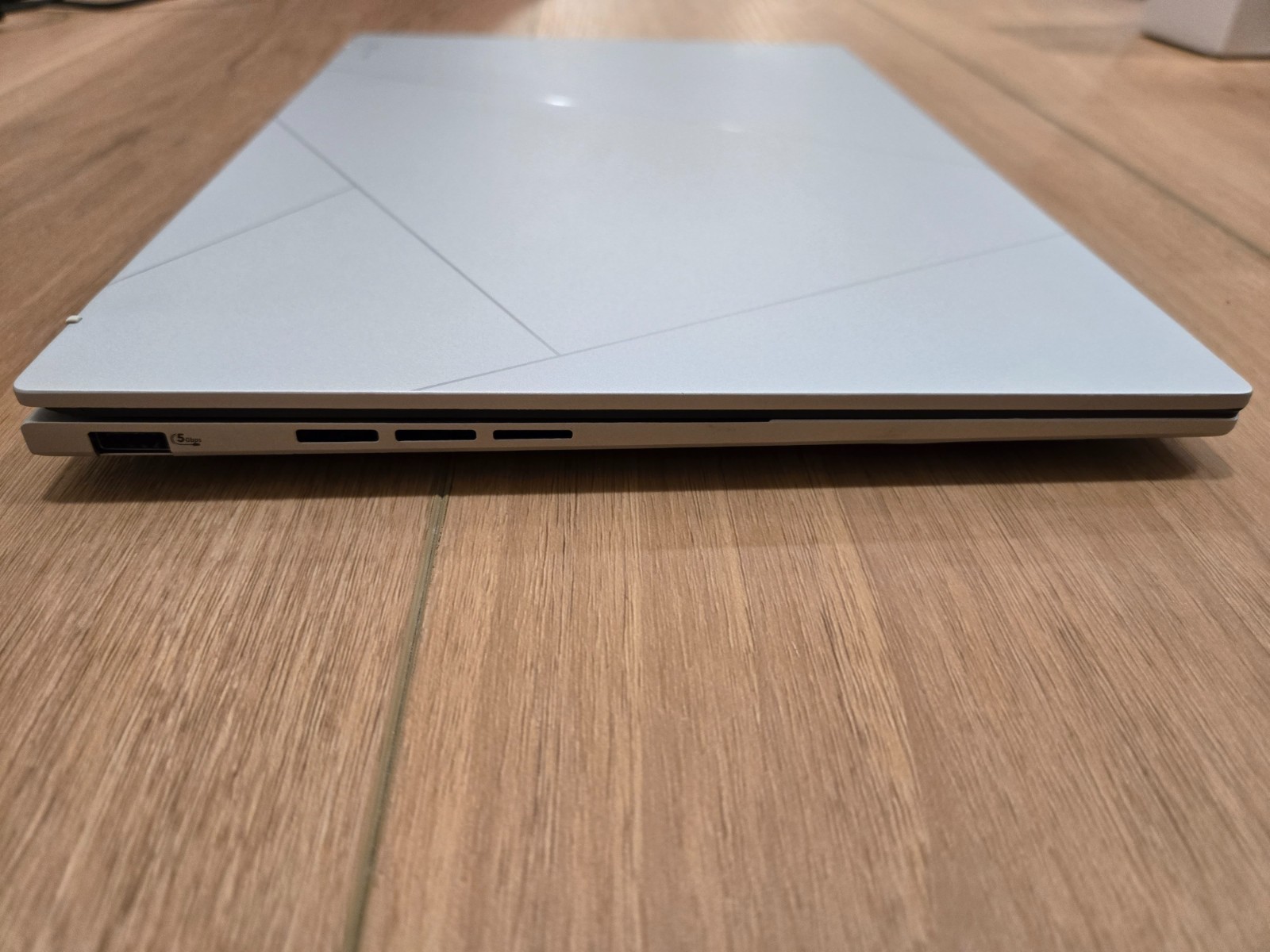 Asus Zenbook 14 CoreUltra 9 285H, 3K Touch, 32GB, 1TB SSD, Windows 11 Pro,Wifi 7