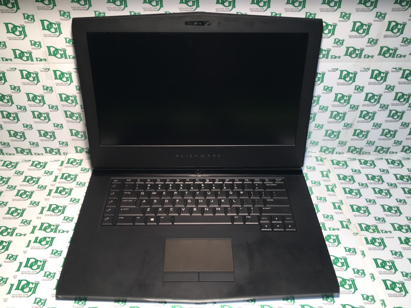 Dell Alienware 15R3 i7-7700HQ 2.80GHz 16GB 1TB EVO M.2 1060GTX Win 11