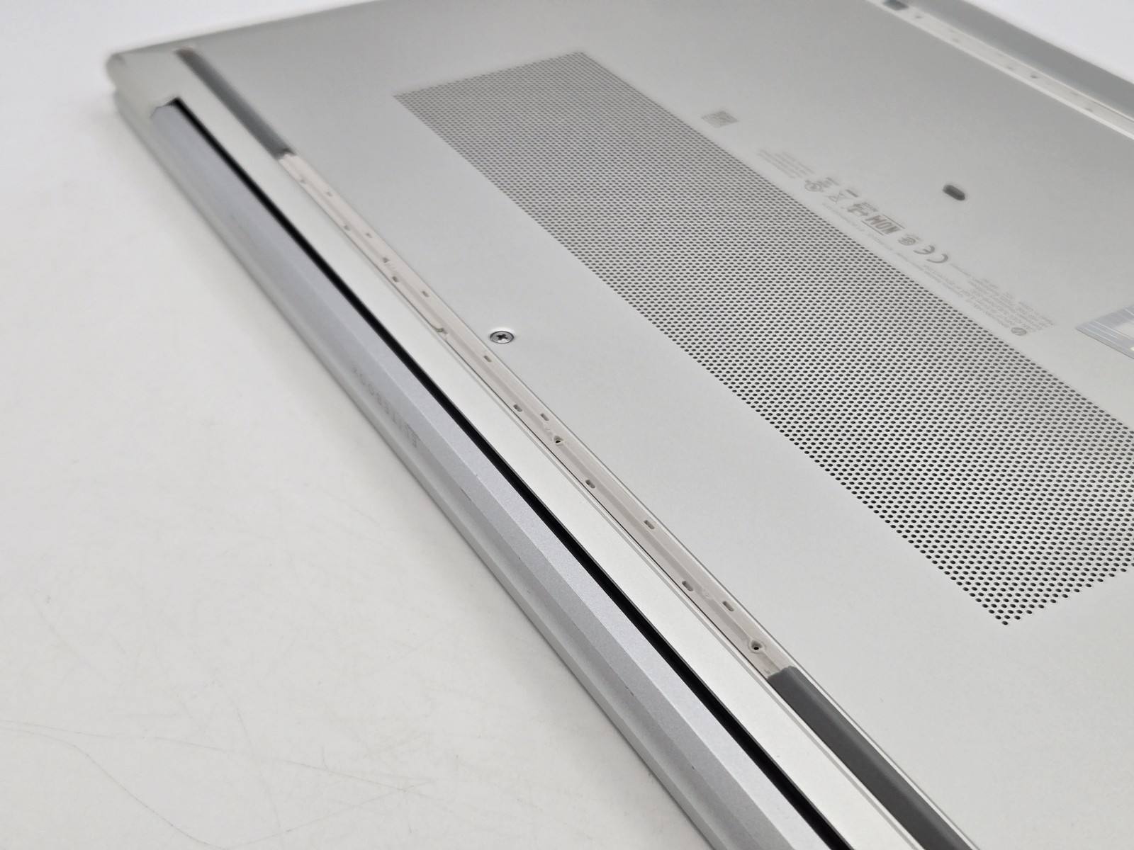 HP EliteBook 855 G8 15″ FHD Touch RYZEN 7 PRO 5850U 512GB 16GB W11P Webcam