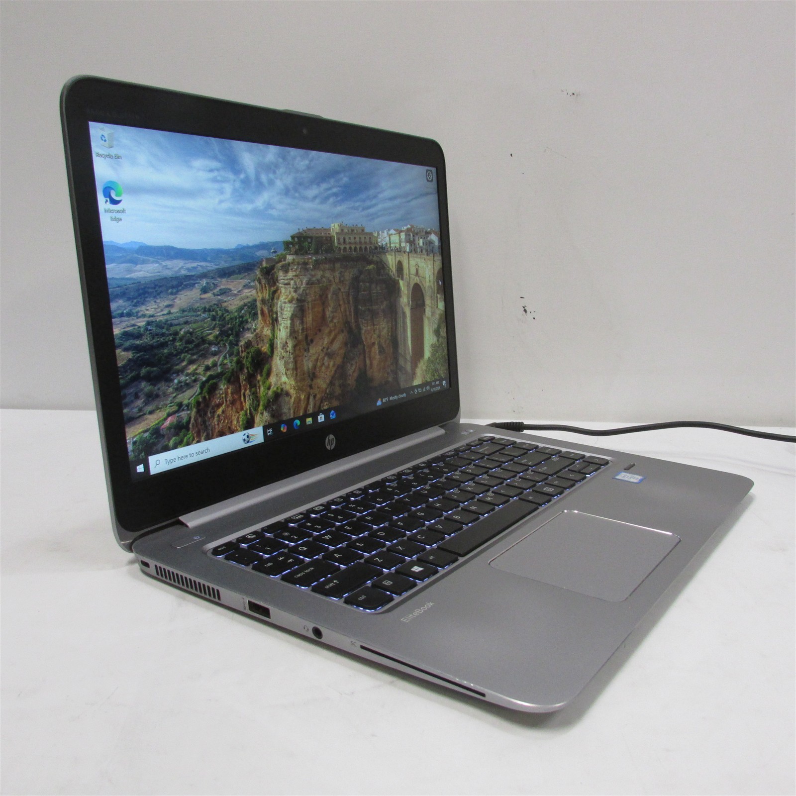 HP Elitebook Folio 1040 G3 i7-6600U 2.6GHz 16GB RAM 256GB m.2 14″ W10 Pro NO BAT