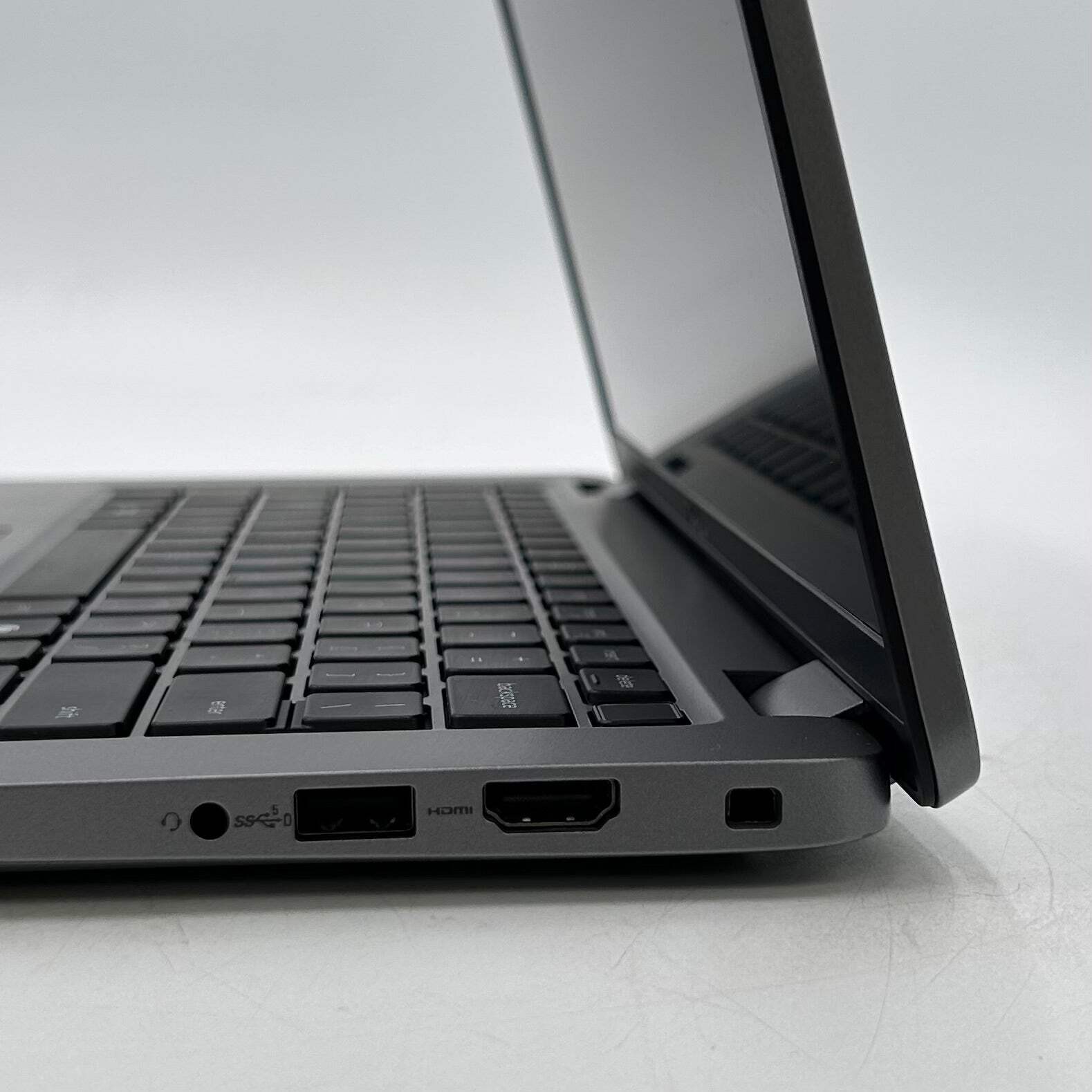 Dell Latitude 5450 14″ Core Ultra 7 165U 1.7GHz 32GB RAM 512GB SSD