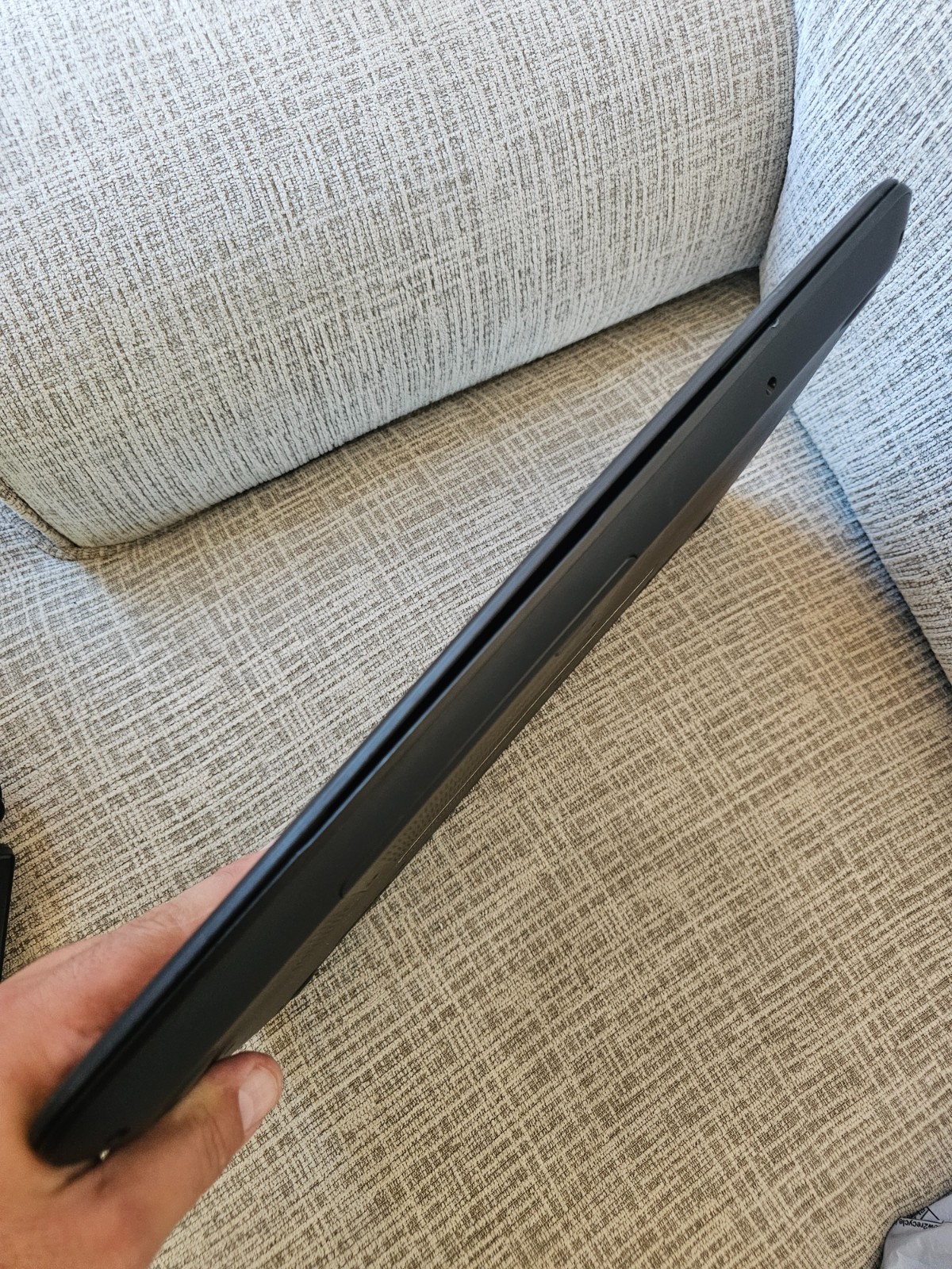 HP 15-f018dx 15.6″ Notebook W/ Charger Powers On, Broken Screen FOR PARTS/REPAIR