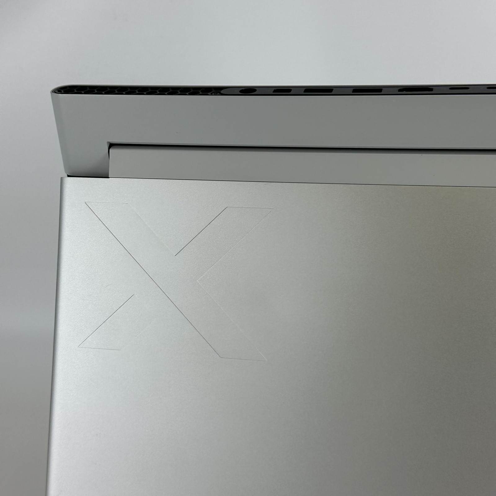 Alienware X16 R2 240Hz QHD+ 2.5 GHz Ultra 9 185H 32GB 4TB SSD RTX 4090 Very Good
