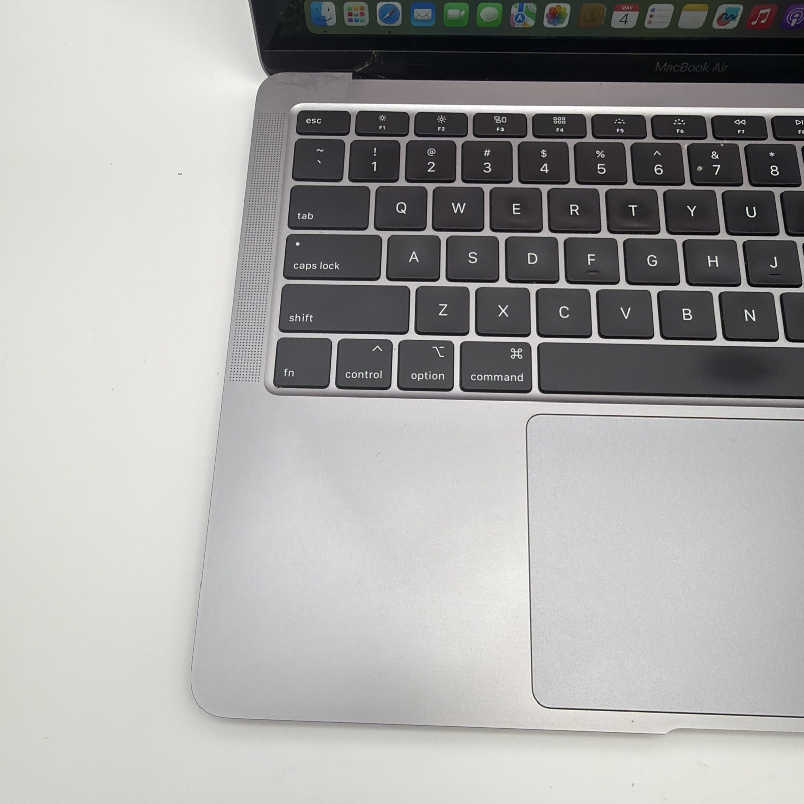 APPLE 2020 MacBook Air 13 A2179 MWTJ2LL/A i3-1000NG4 1.1GHz 8GB RAM 256GB (L64)