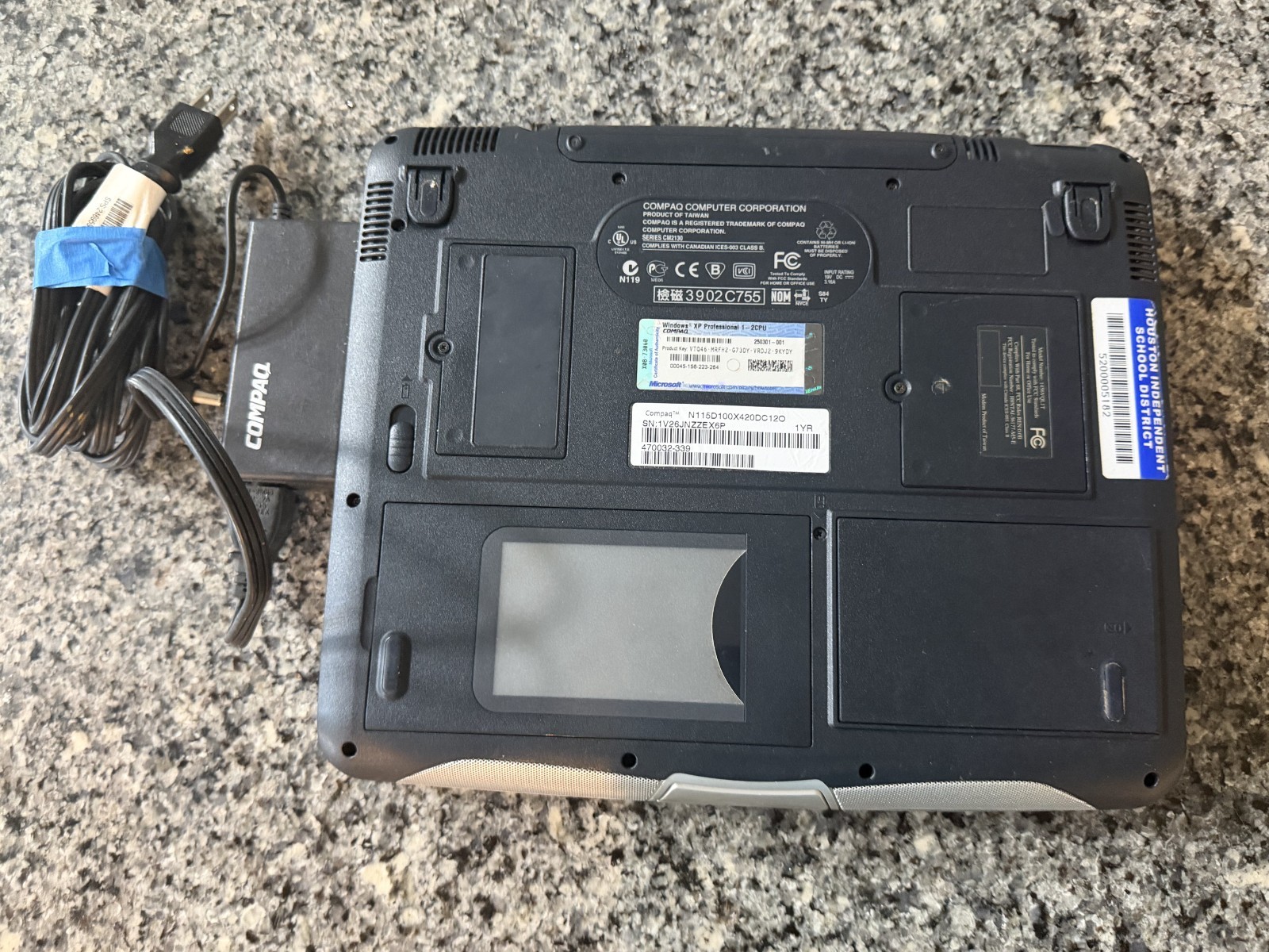 Compaq Evo N115 Vintage Laptop AS-IS STUCK ON BOOT SCREEN