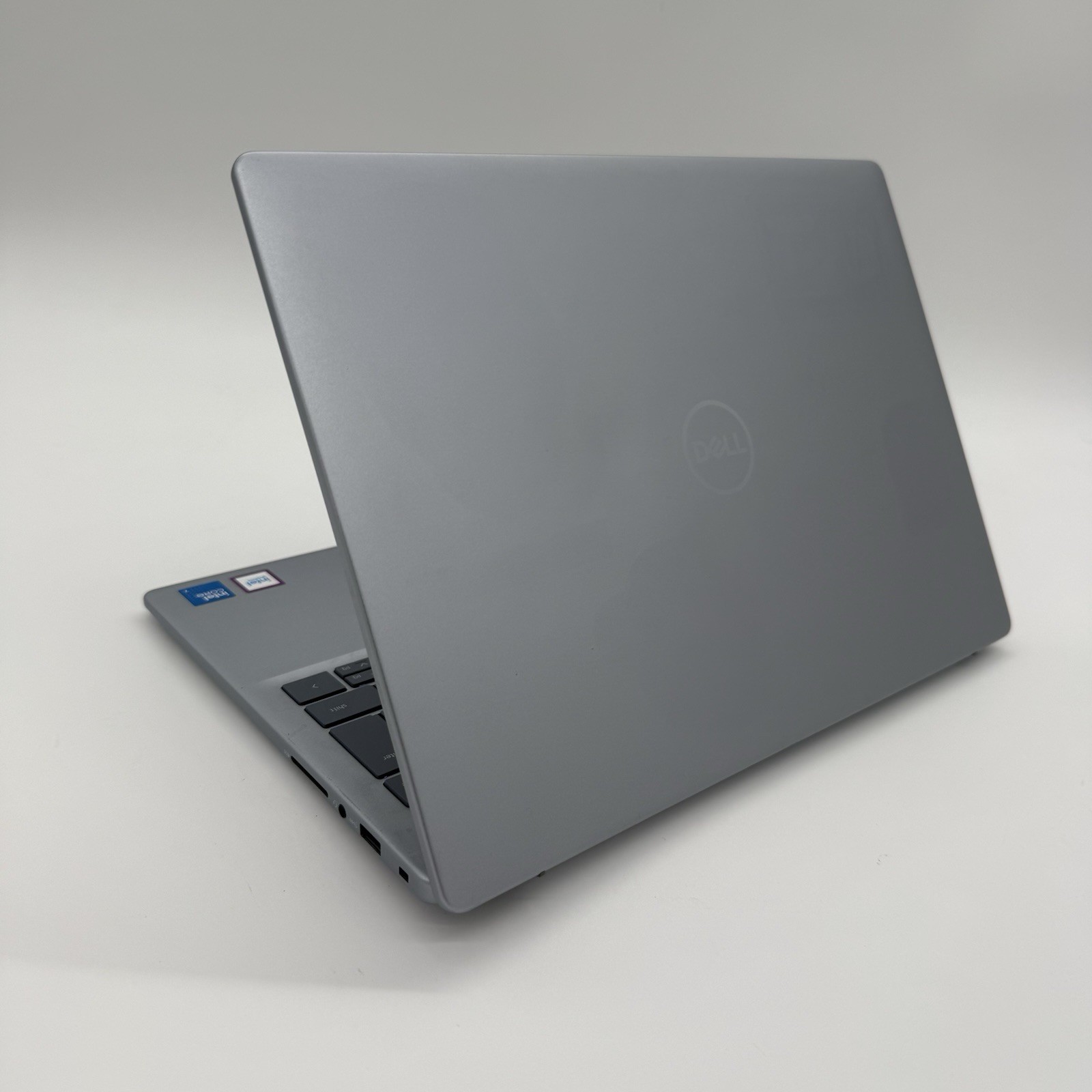 Dell inspiron 14 5440 14″ Core 7 150U 1.8GHz 16GB RAM 1TB SSD English + Japanese