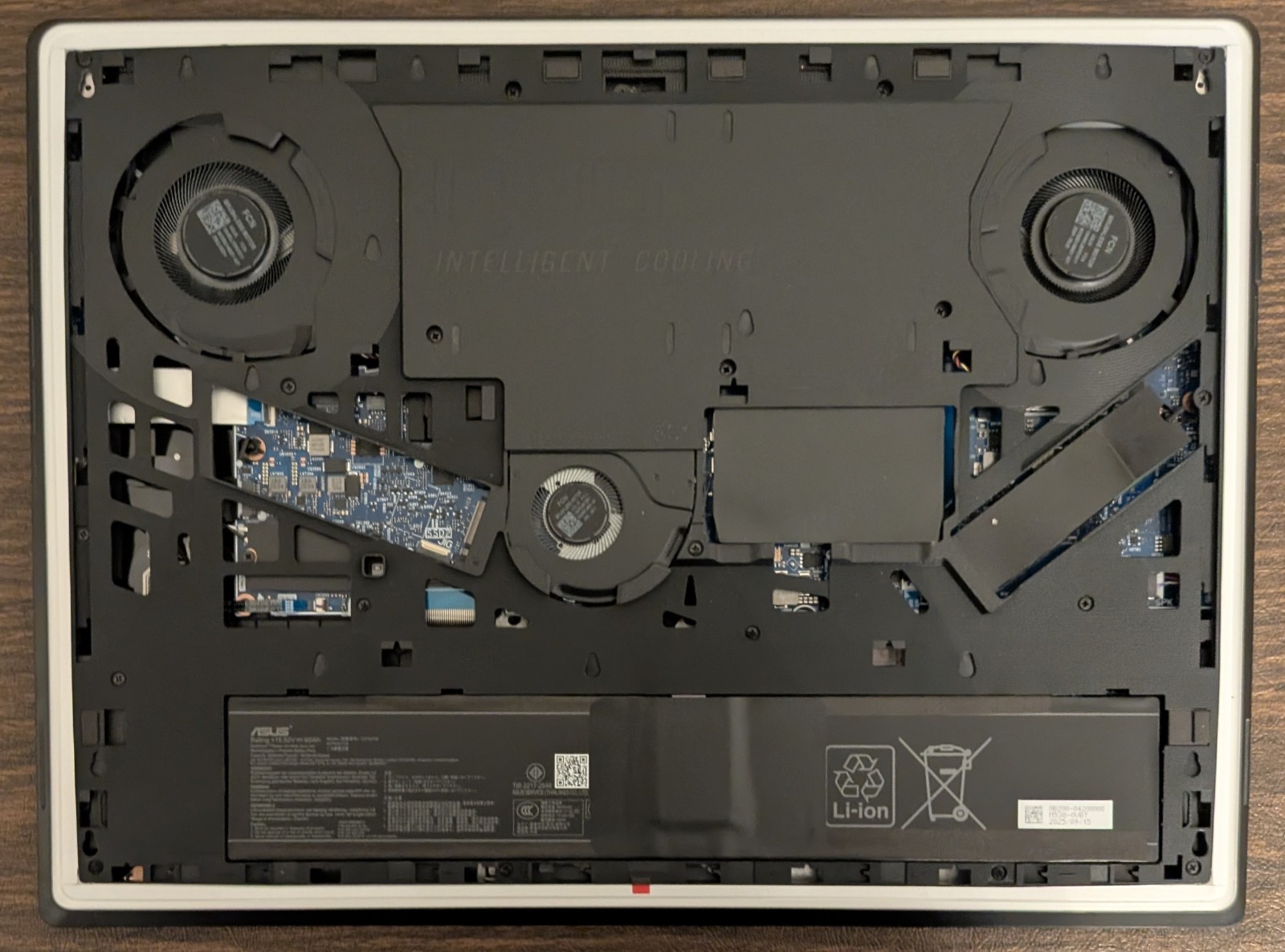 ASUS ROG Strix SCAR 18″ 2.5K 240Hz (Core Ultra 9 275HX, 32GB/1TB, RTX 5070 Ti)