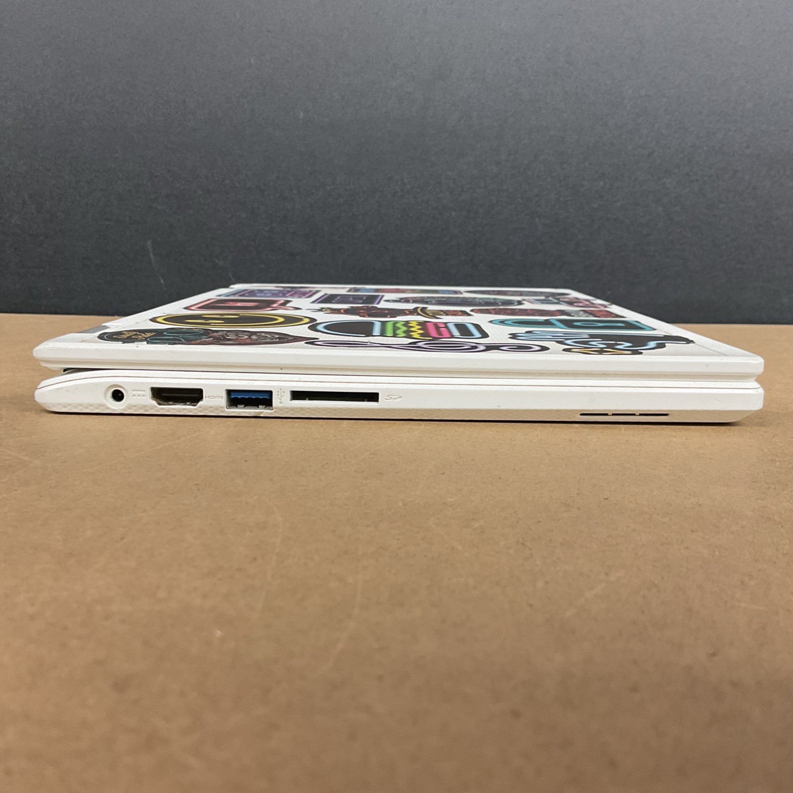 Acer Chromebook Model CB5-132T-C8ZW Laptop White – Untested Broken