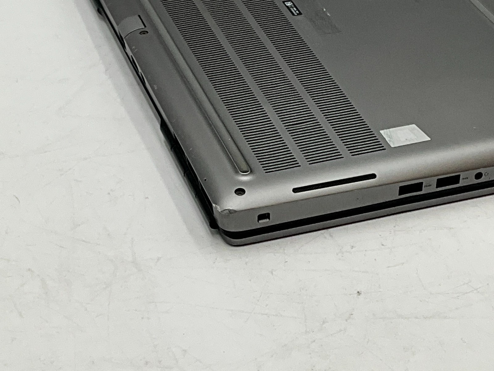 DELL Precision 7560 i7-11850H 2.50G 32GB 1tb T1200 15.6″ WIN11 H8BL7M3 *FAIR