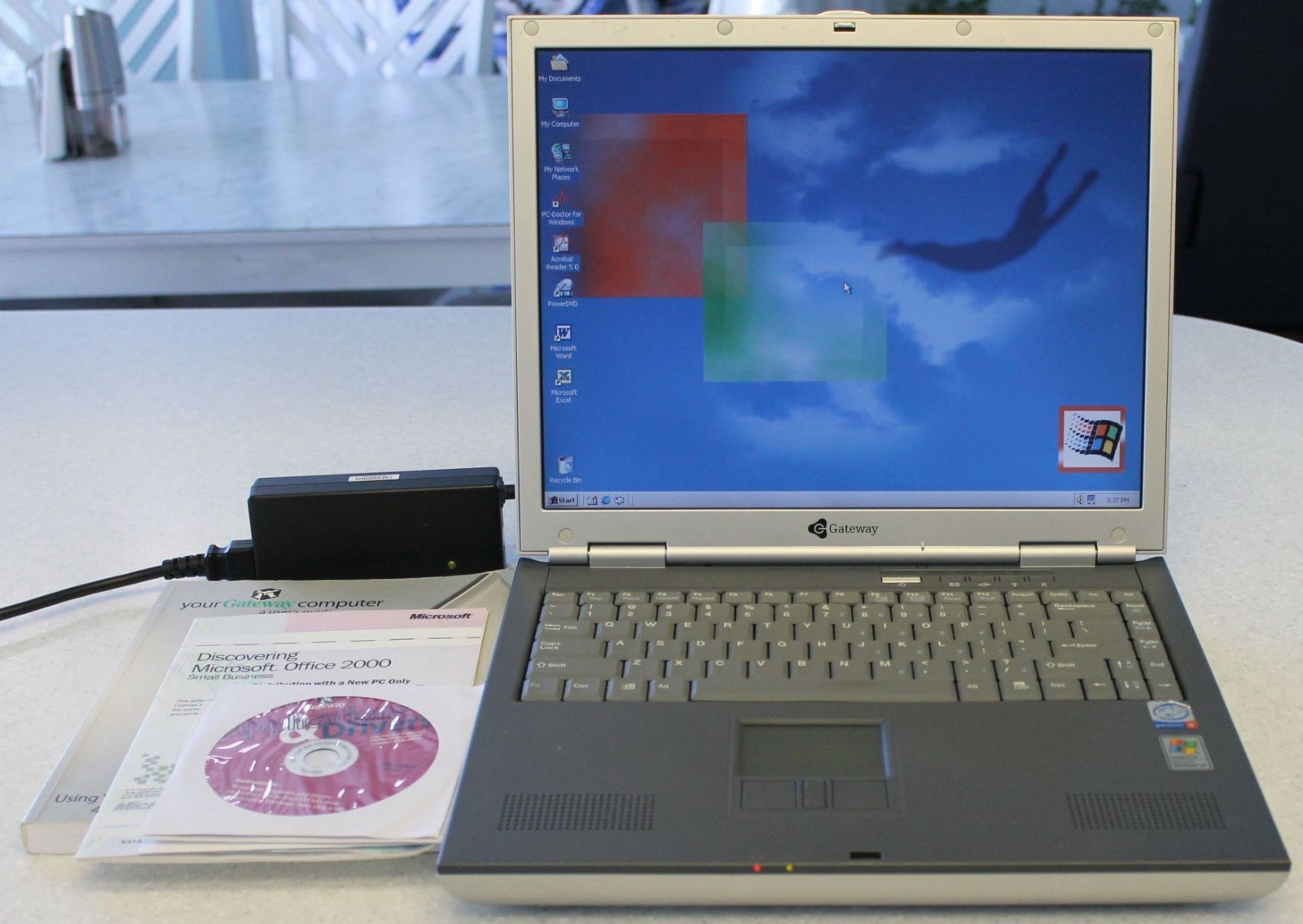 Gateway Windows 2000 Laptop,40GB HD, 512MB RAM,CDRW/DVD,Charge,Restore CDs,Book
