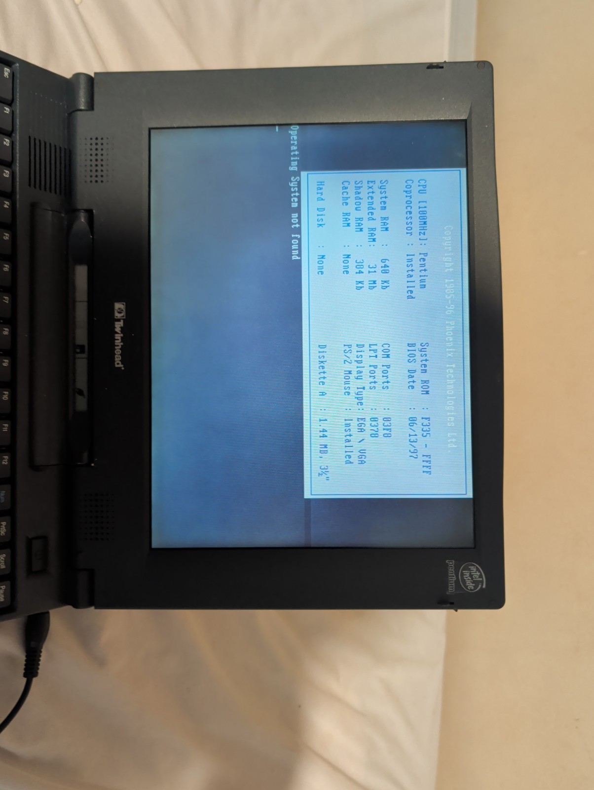 Twinhead P79 12″ SlimNote 9133TZ Notebook Pentium 133MHz, 31MB RAM No HDD Tested