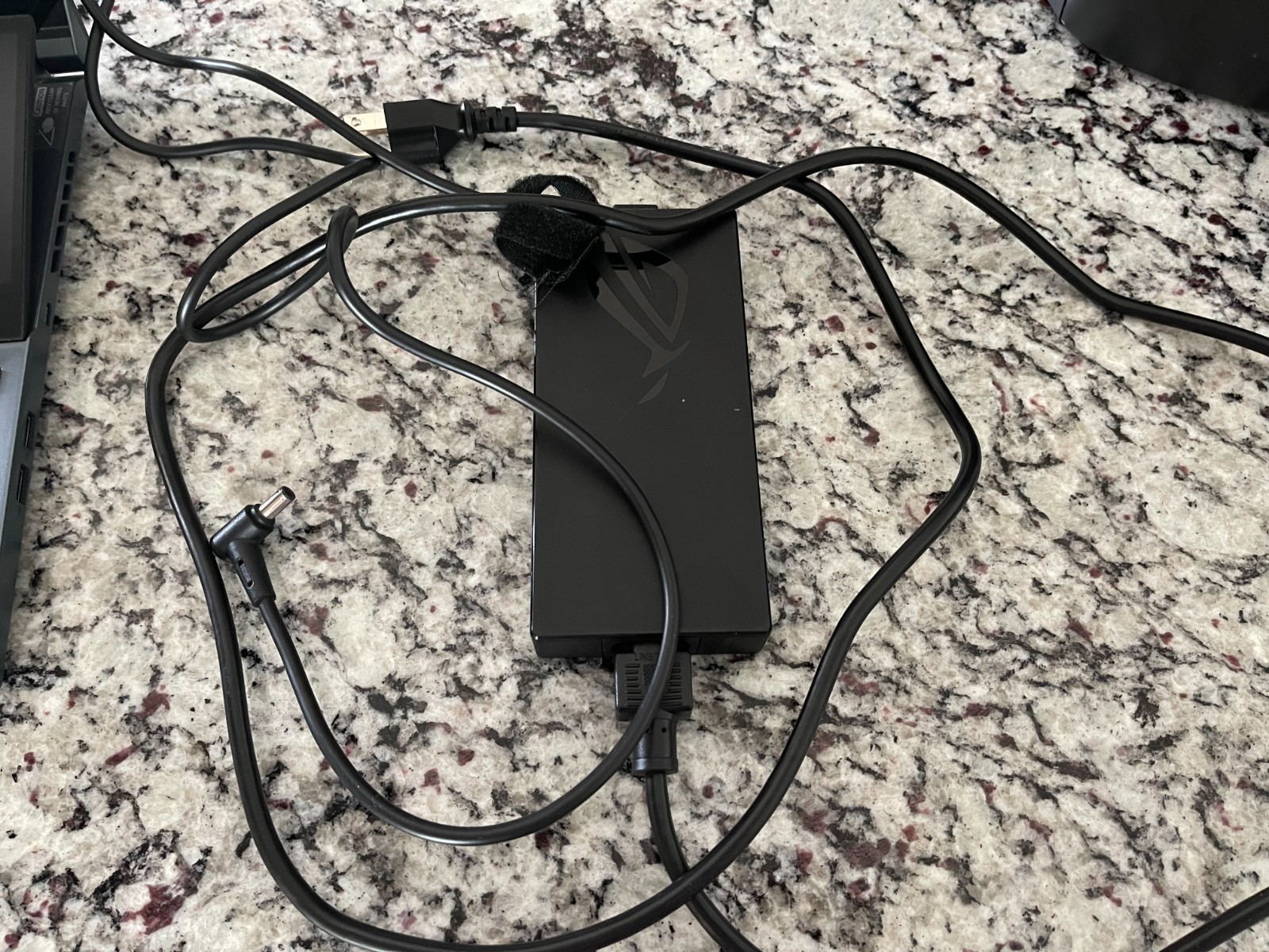 ASUS ROG Zephyrus Duo 15 GX550 NVIDIA RTX 2080 Super Max-Q 32GB RAM Thunderbolt