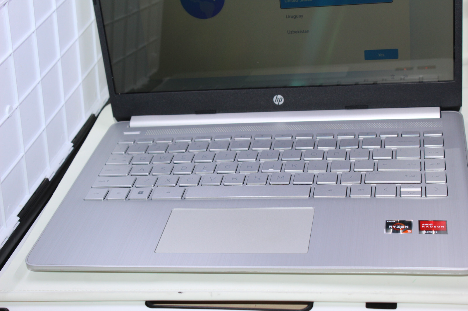 HP 14-fq0033dx 14″ Laptop, AMD Ryzen 3, 8GB RAM, 128GB SSD, Windows 11 S