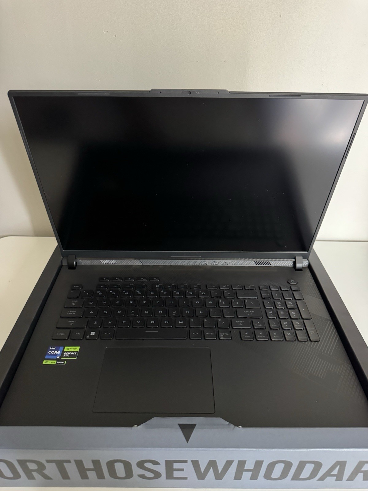 Asus ROG Strix Scar 18 G834 240Hz QHD+ i9-14900HX 32GB 2TB SSD RTX 4090