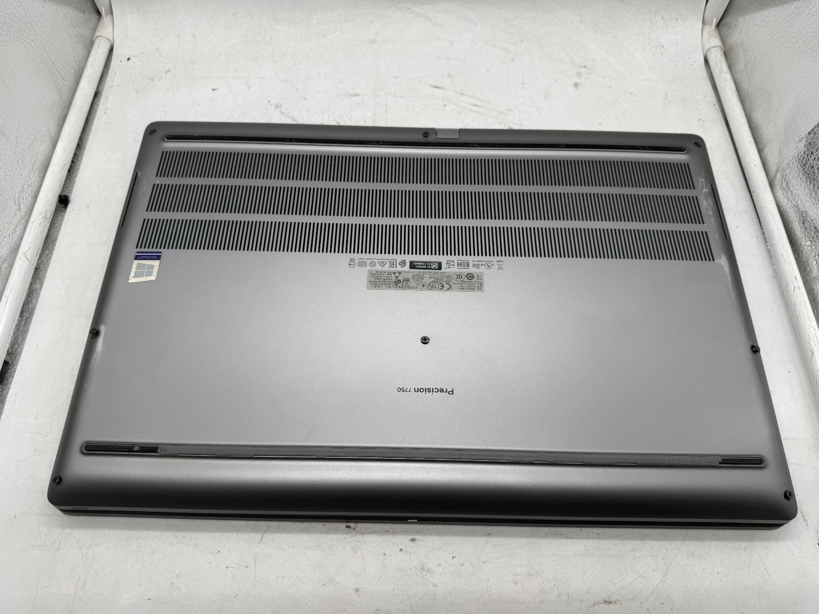 Dell Precision 7750 I7-10850H 32GB Nvidia Quadro T1000, No SSD Bios LOCK (READ)
