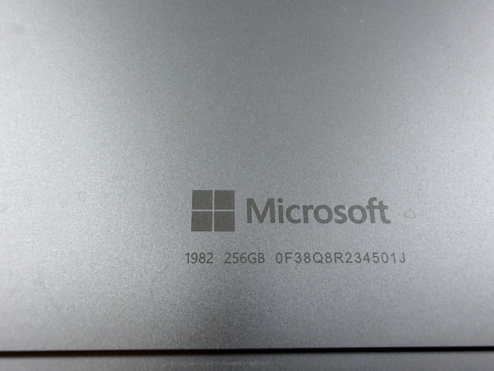 Microsoft Surface Pro 8 (1982) i5-1145G7 – 16GB RAM – 256GB 120Hz – Win 11 Pro