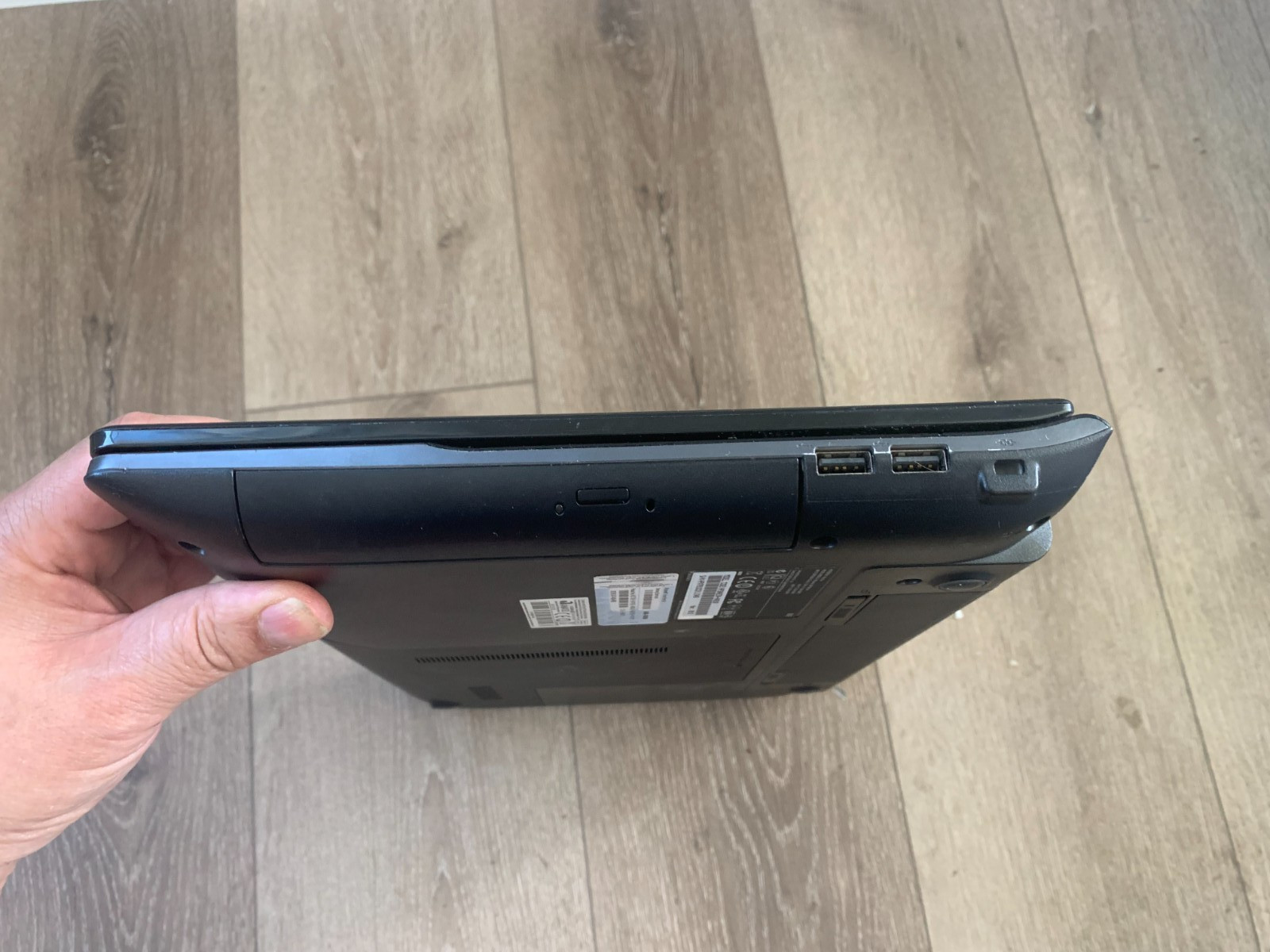 Samsung NP300E5A-A02UB 15.6″ Intel Core i3-2350M 2.30GHz 6GB RAM 320GB HDD Win10