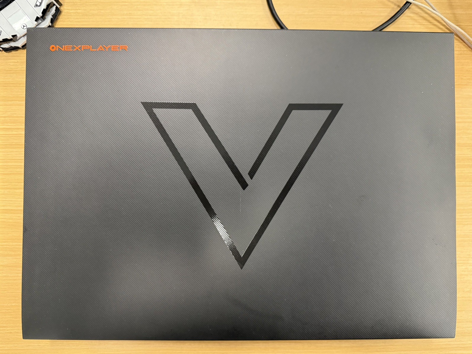 OneXPlayer Super V Gaming + Al Mobile Workstation 2-in-1 Laptop Handled 48GB+1TB