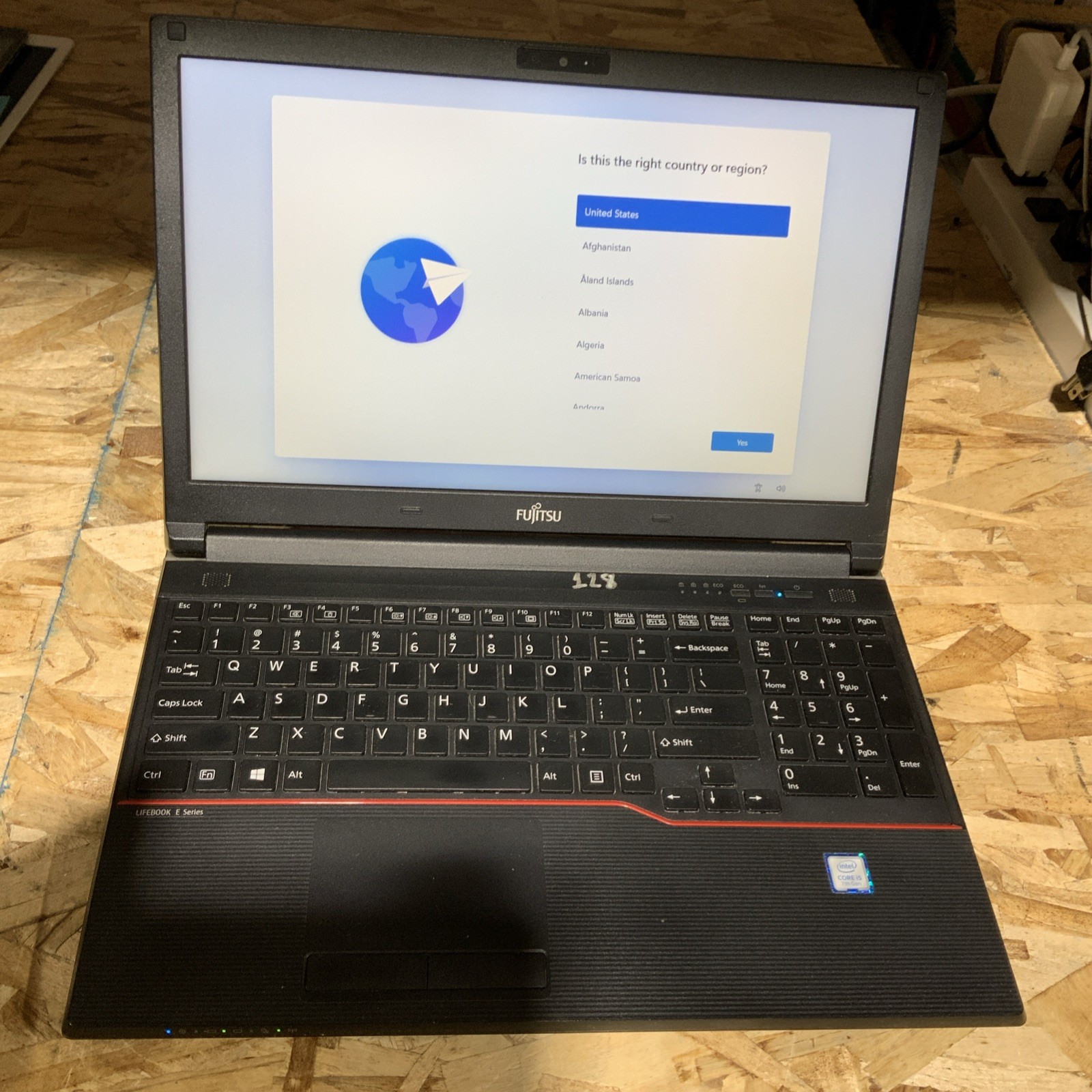 Fujitsu Lifebook E557 Intel Core i5-7200U 2.50GHz 8GB RAM 128GB SSD Win B112