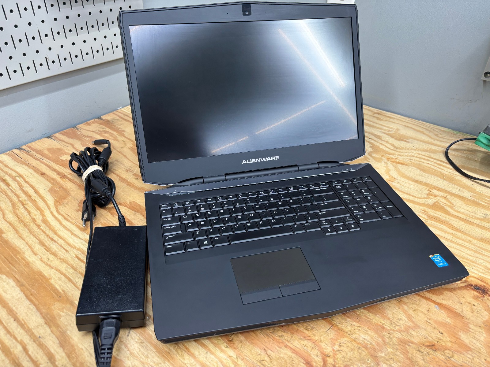 Alienware 17 R1 17.3″ Gaming Laptop i7-4710MQ 8GB 275GB SSD+1TB GTX 860M Win11