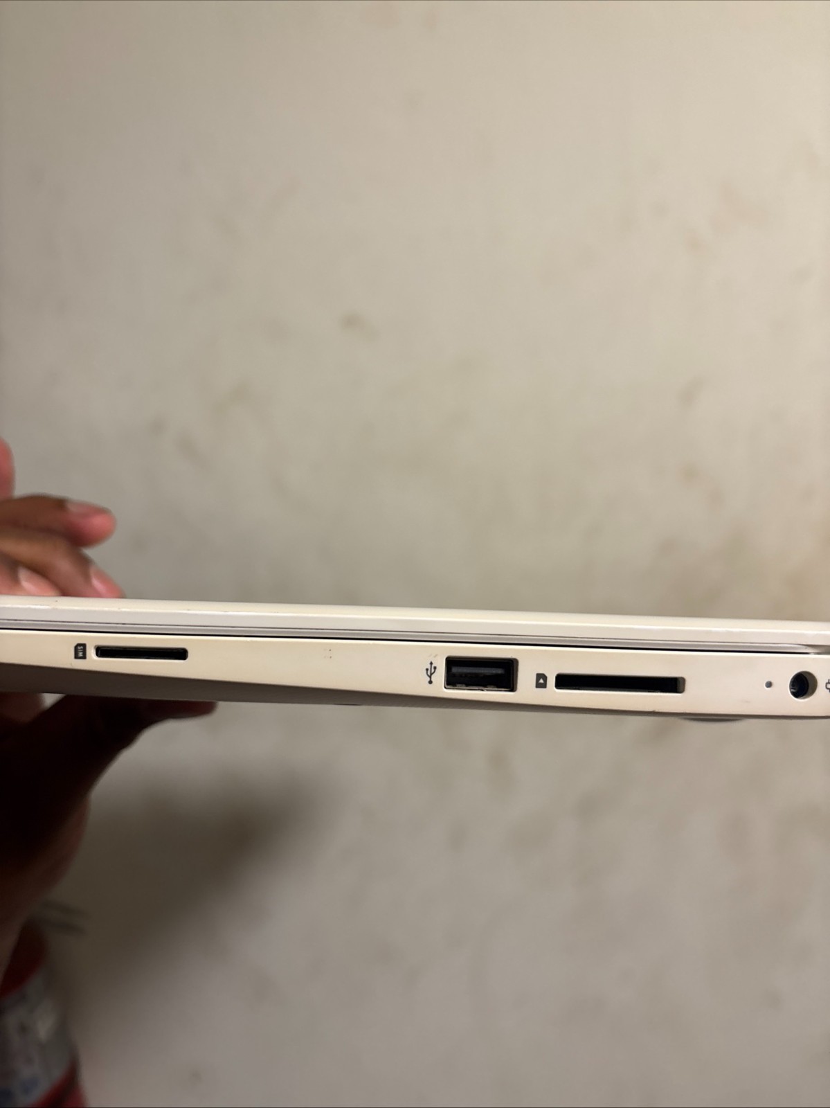 Hewlett-Packard (HP) Chromebook 14 Q029WM 4gb Ram, 16 GD SSD (Read Description)