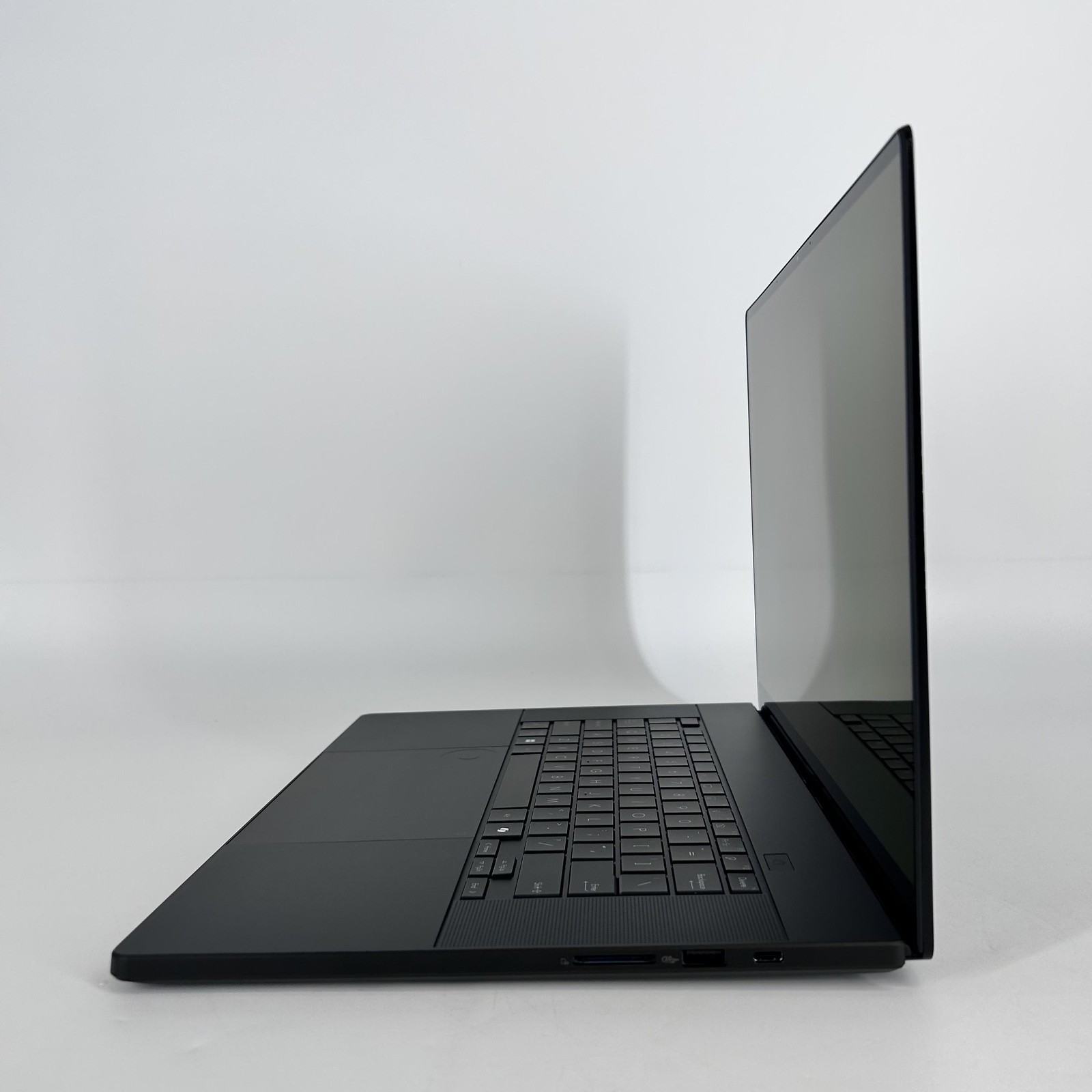 Asus ProArt P16 UHD+ TOUCH 2.0GHz Ryzen AI 9 HX 370 32GB 4TB SSD NVIDIA RTX 4060